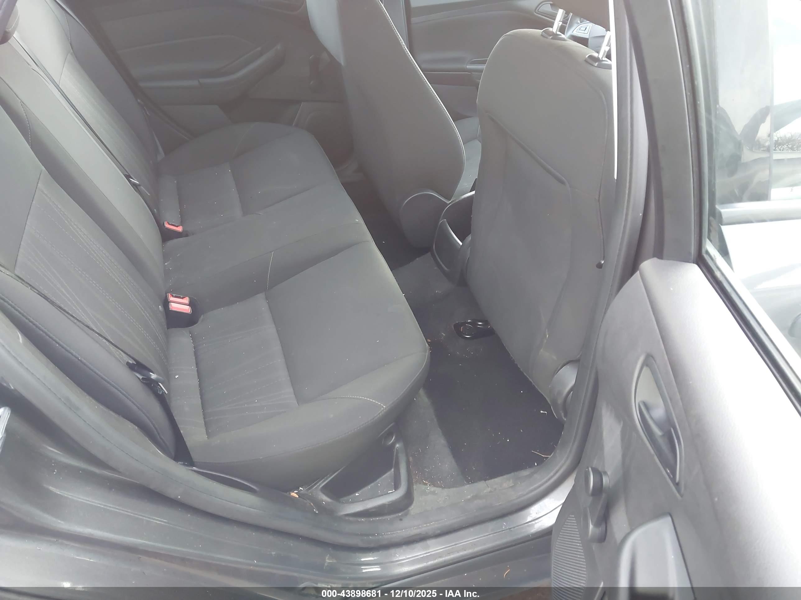 FORD FOCUS image 8