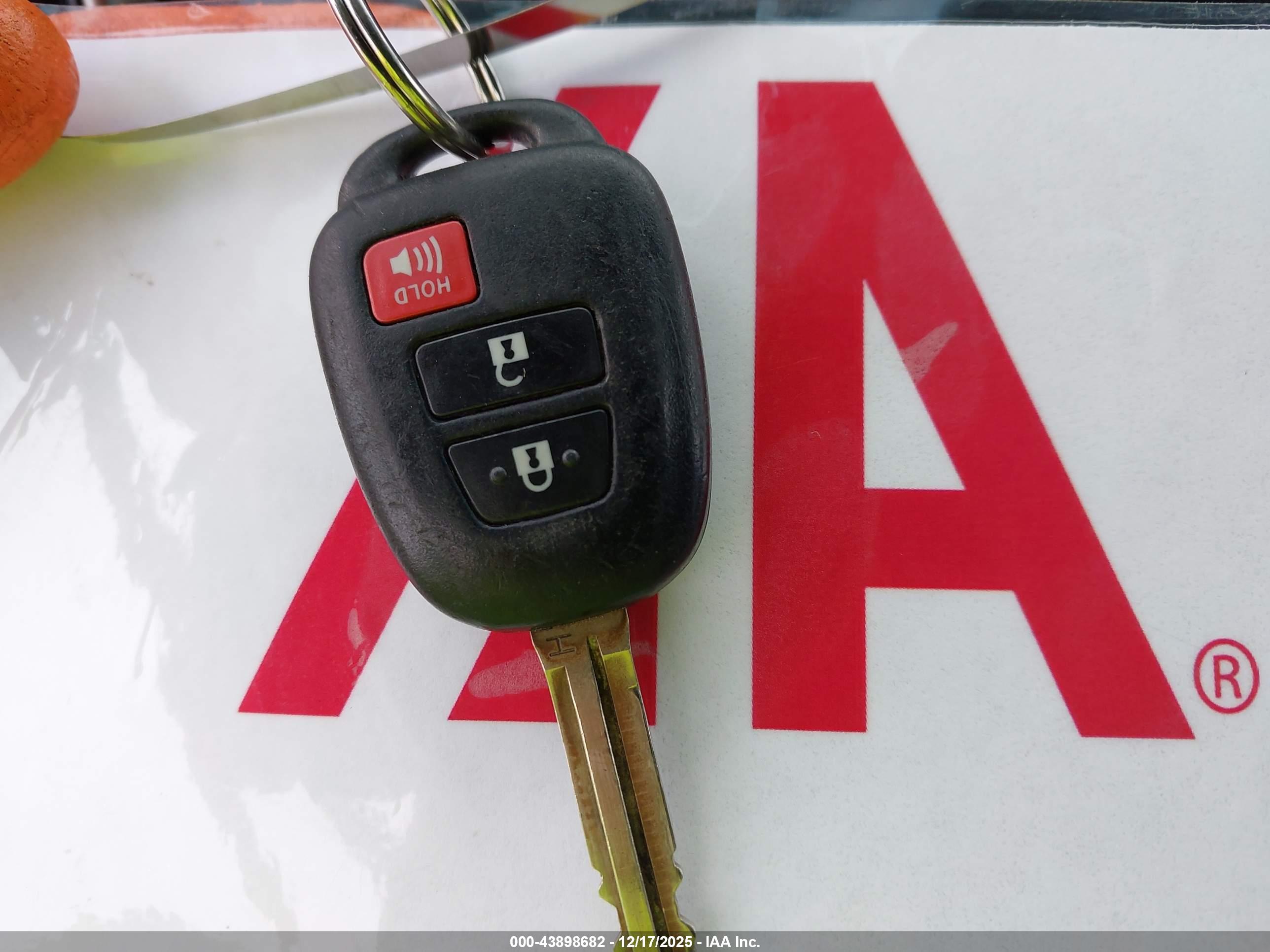 TOYOTA RAV4 image 11