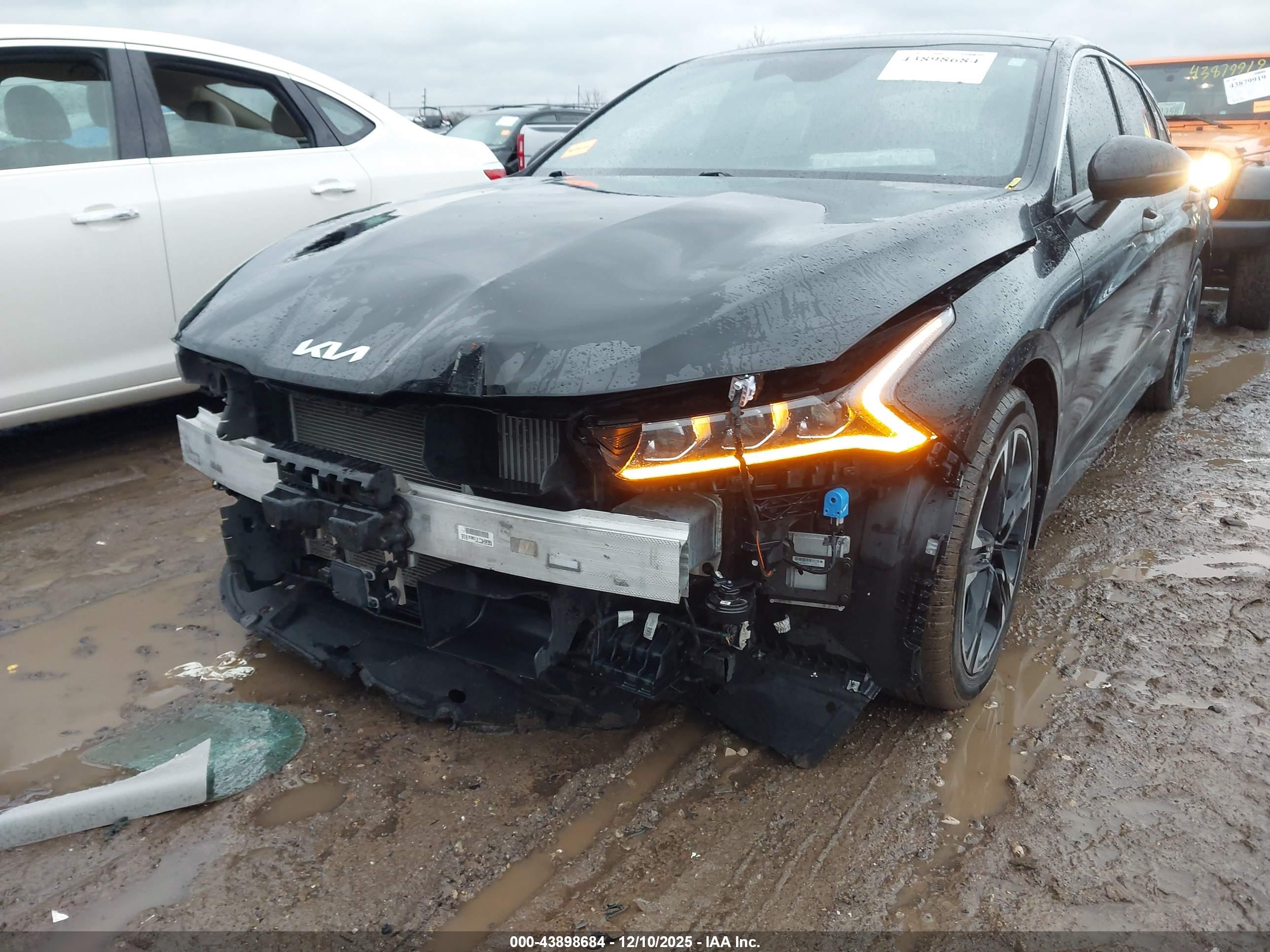KIA K5 image 6