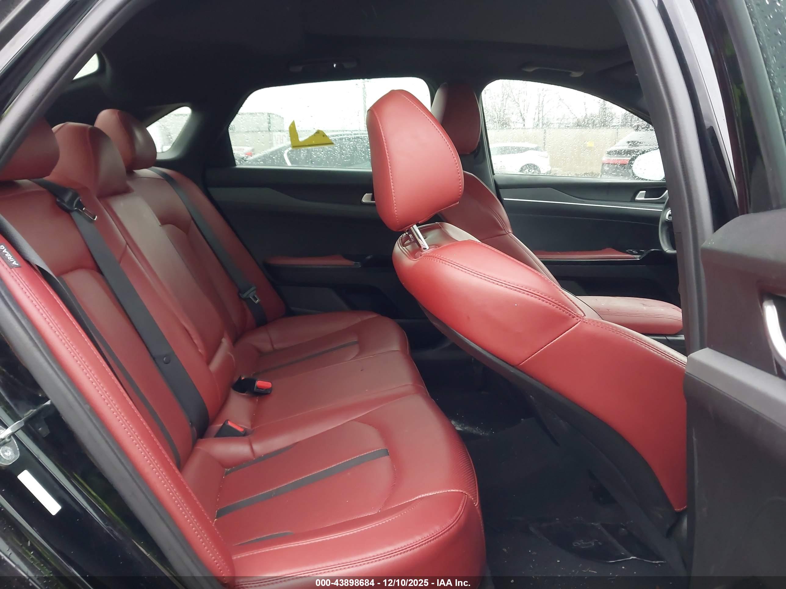 KIA K5 image 8