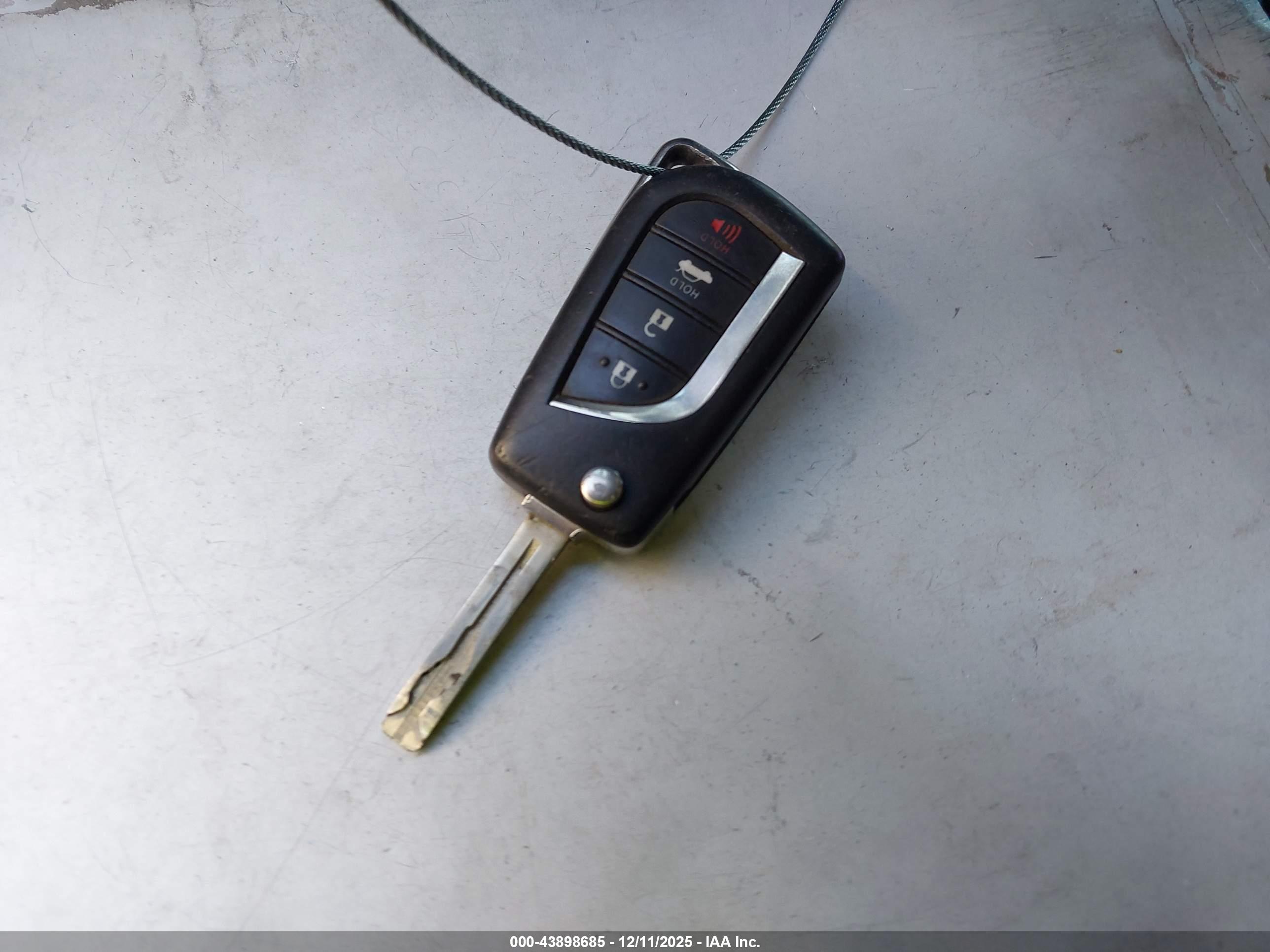 TOYOTA CAMRY image 11