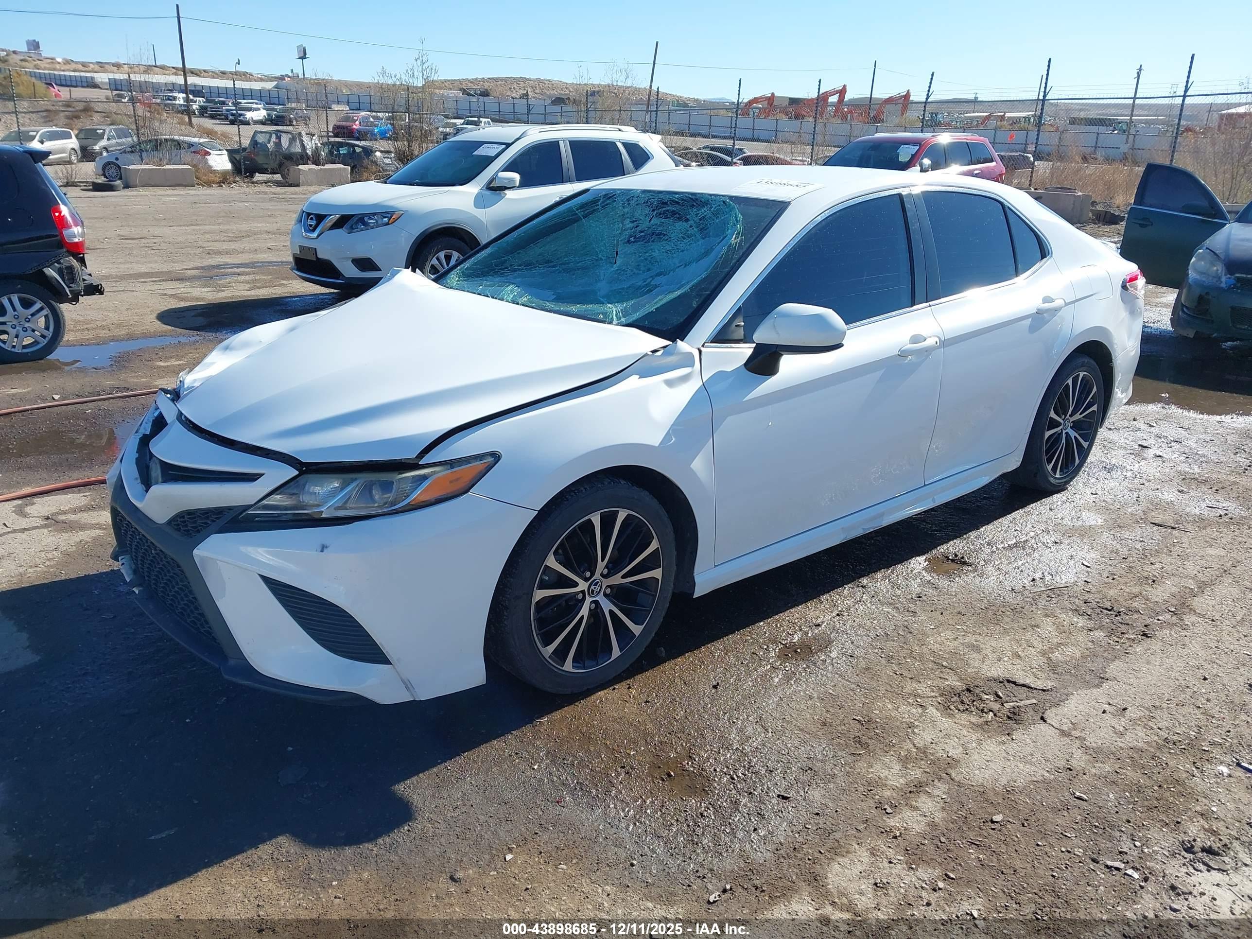 TOYOTA CAMRY image 2
