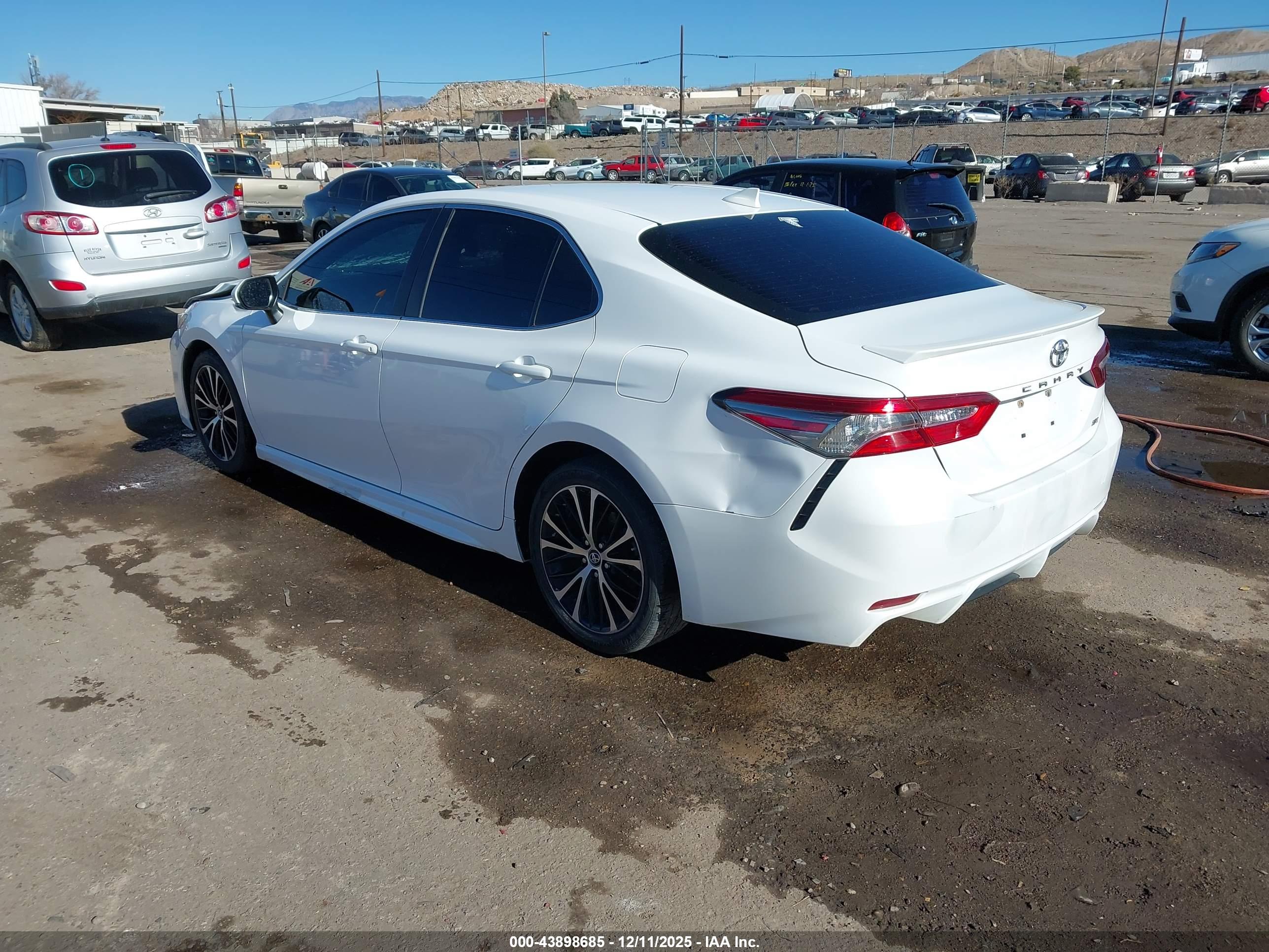 TOYOTA CAMRY image 3