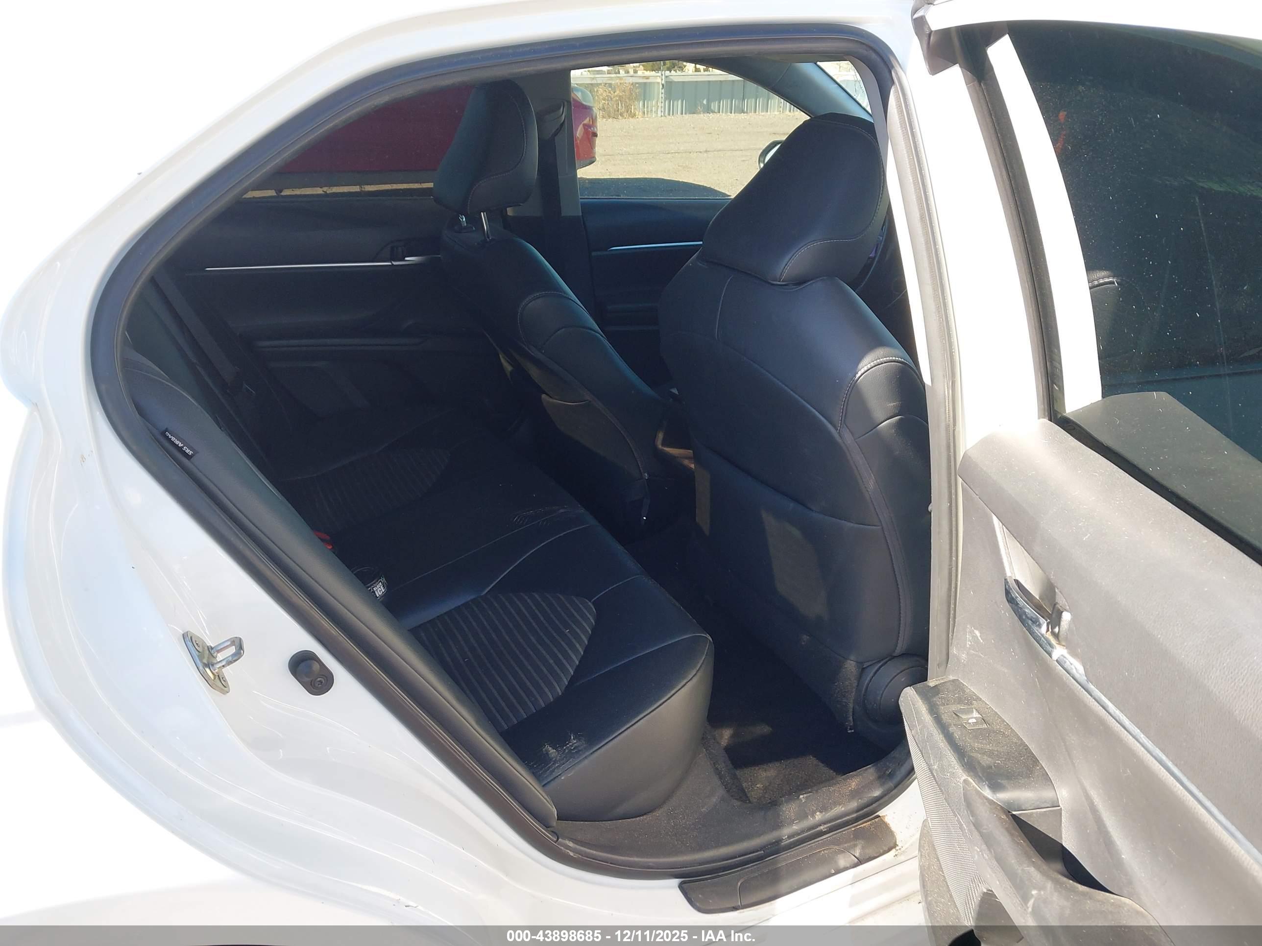TOYOTA CAMRY image 8