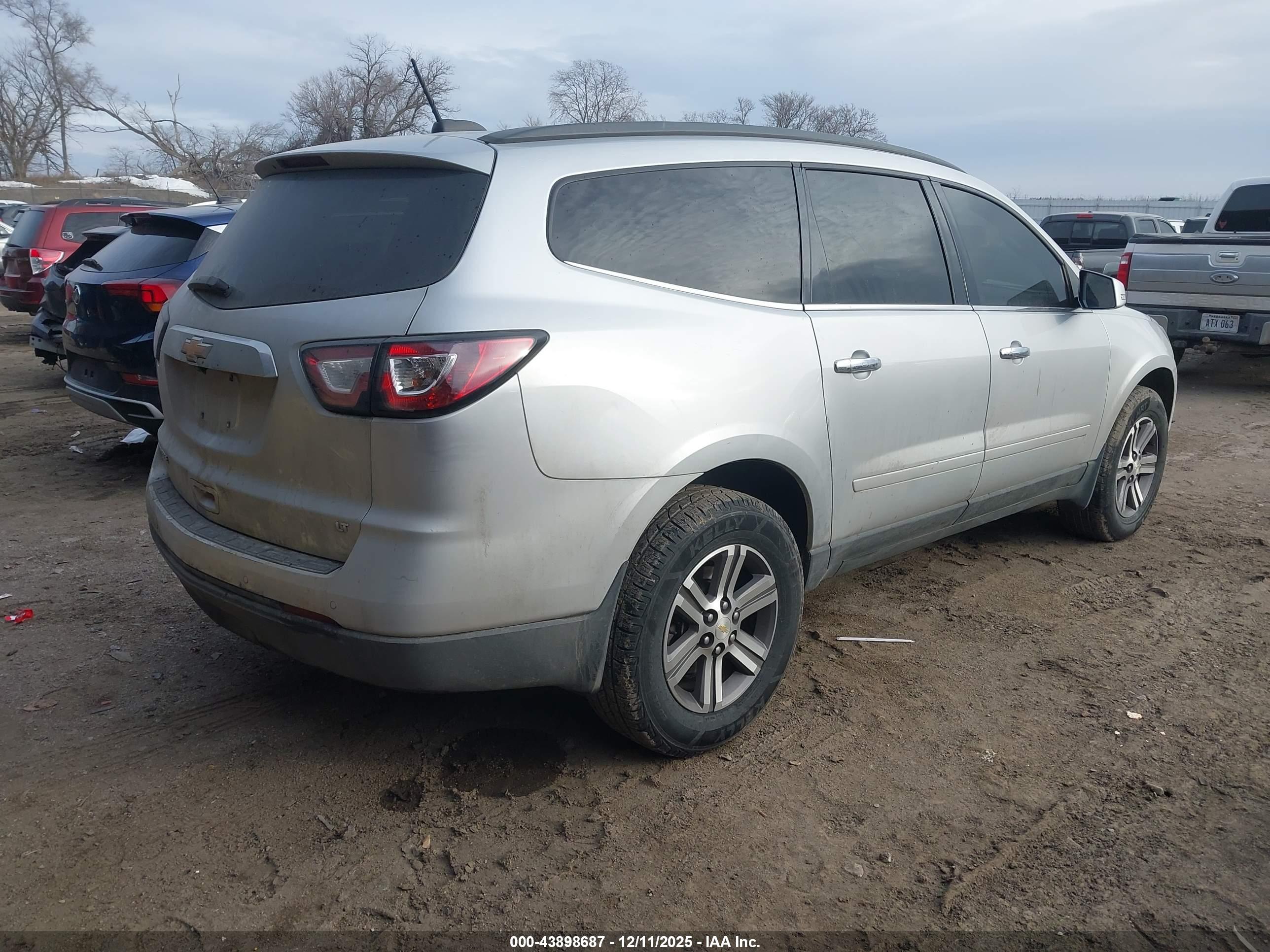 CHEVROLET TRAVERSE image 4