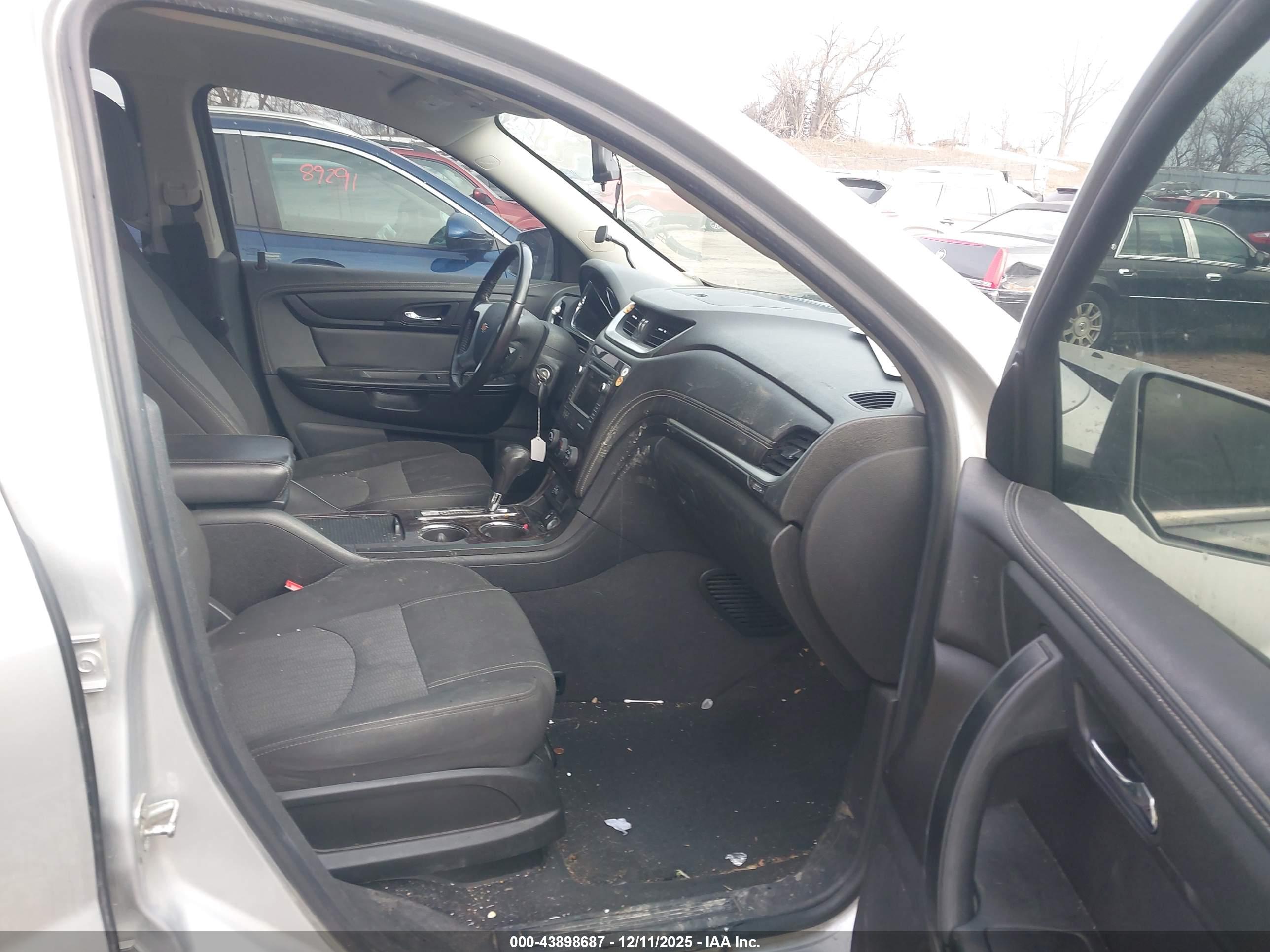 CHEVROLET TRAVERSE image 5