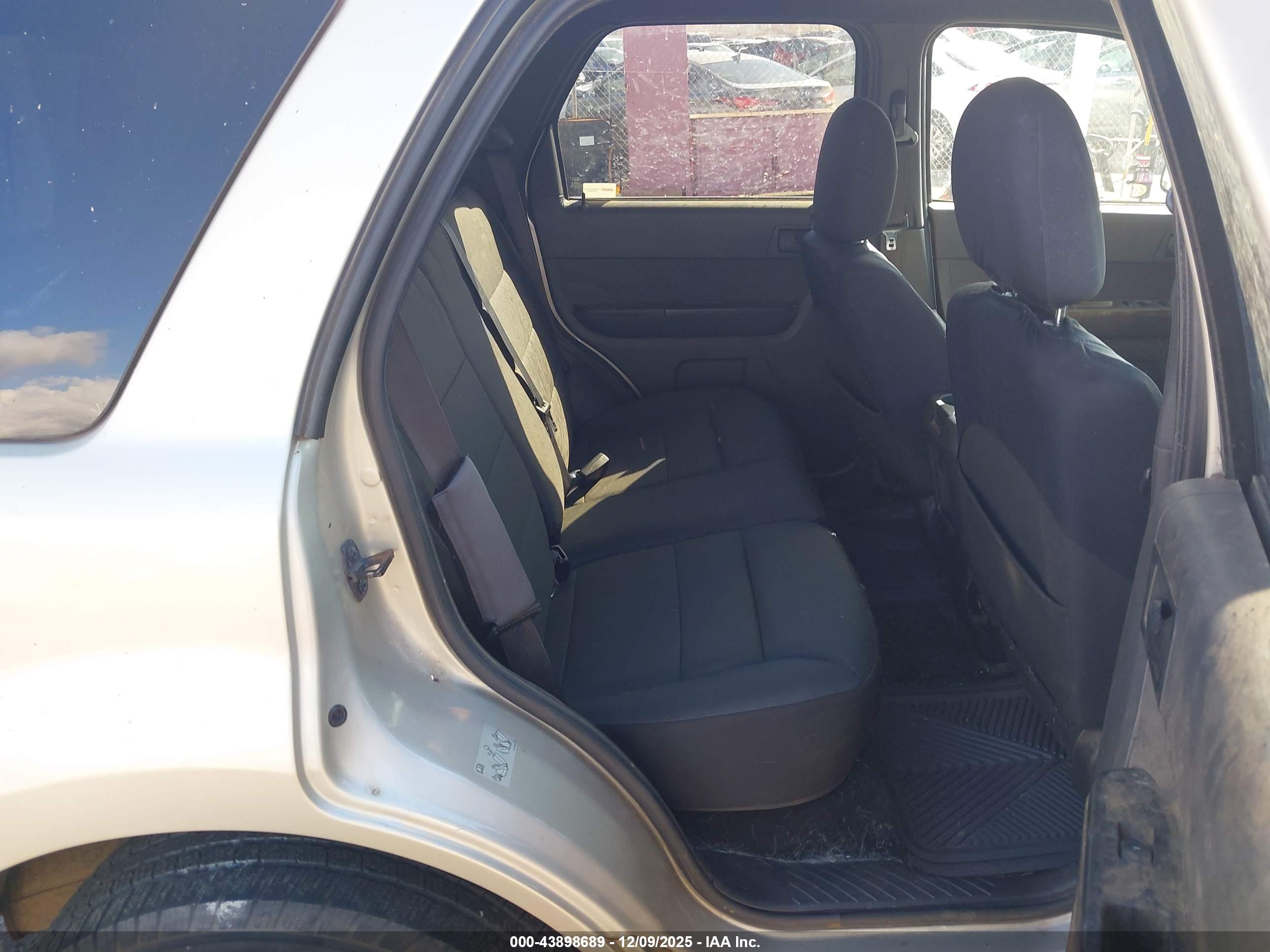 FORD ESCAPE image 8