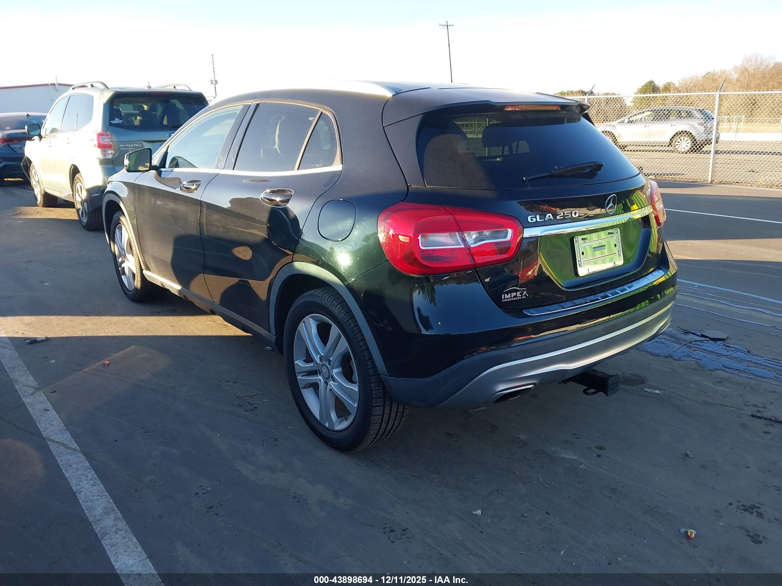 MERCEDES-BENZ GLA image 3