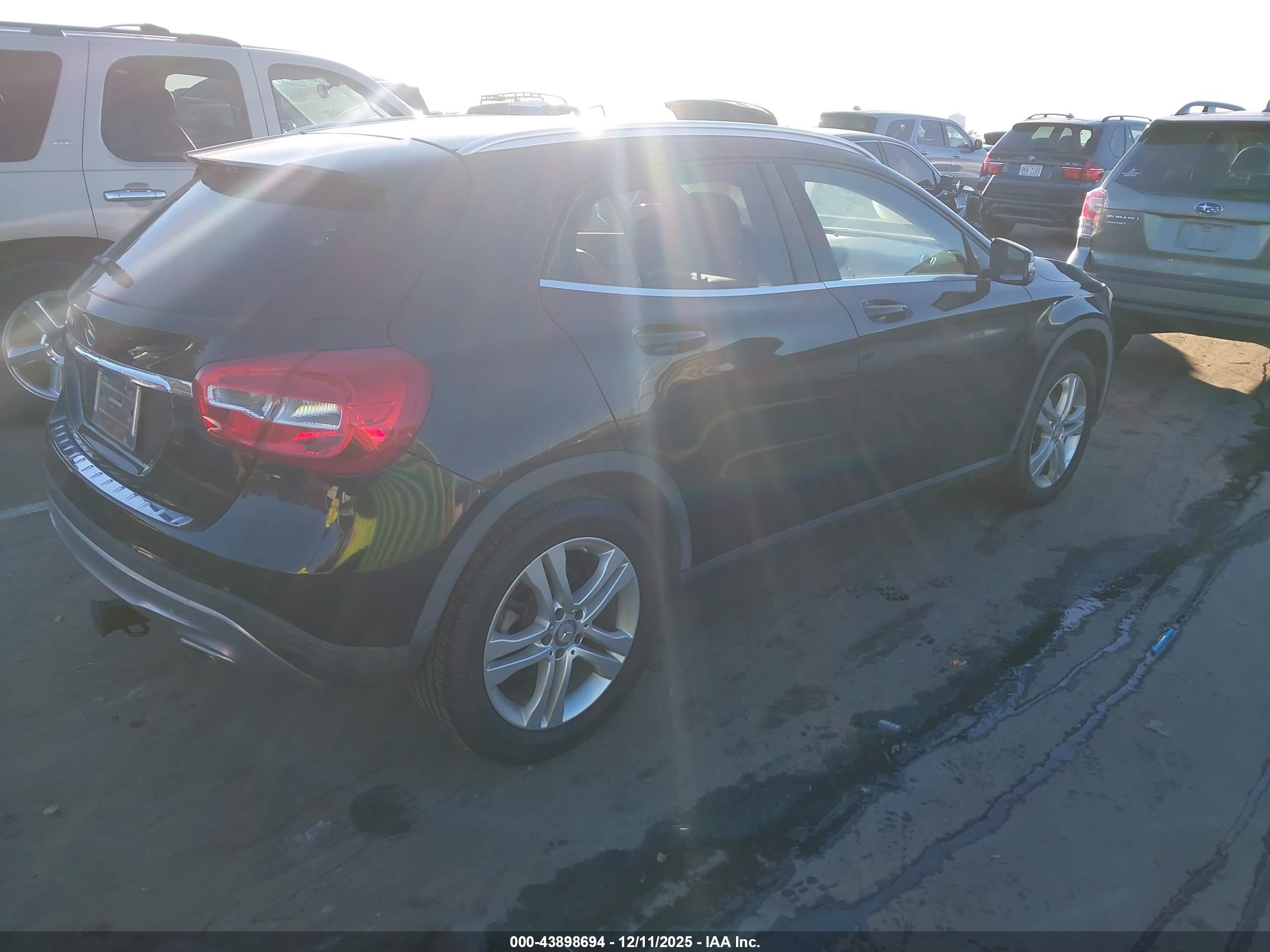MERCEDES-BENZ GLA image 4