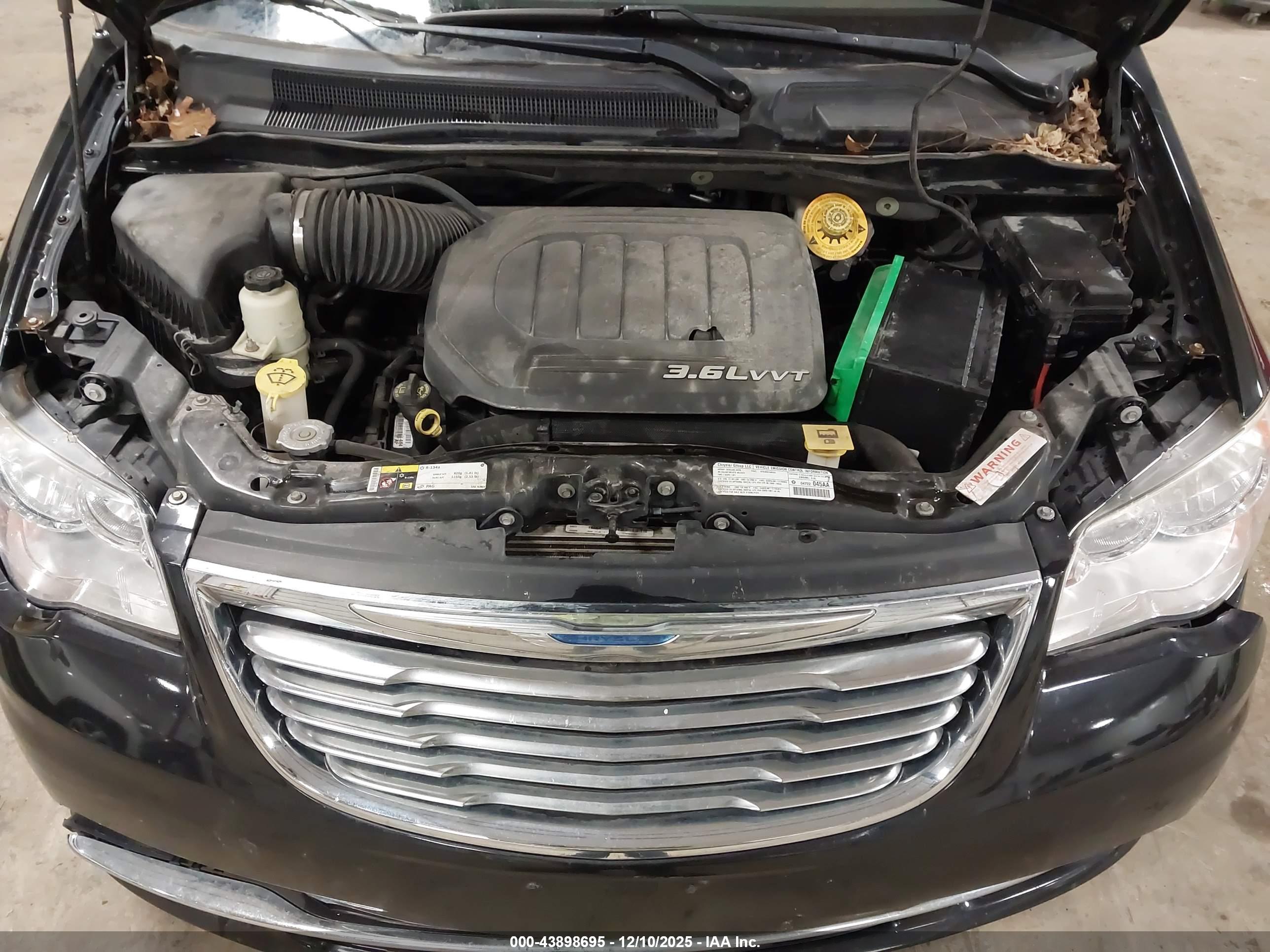 CHRYSLER TOWN image 10