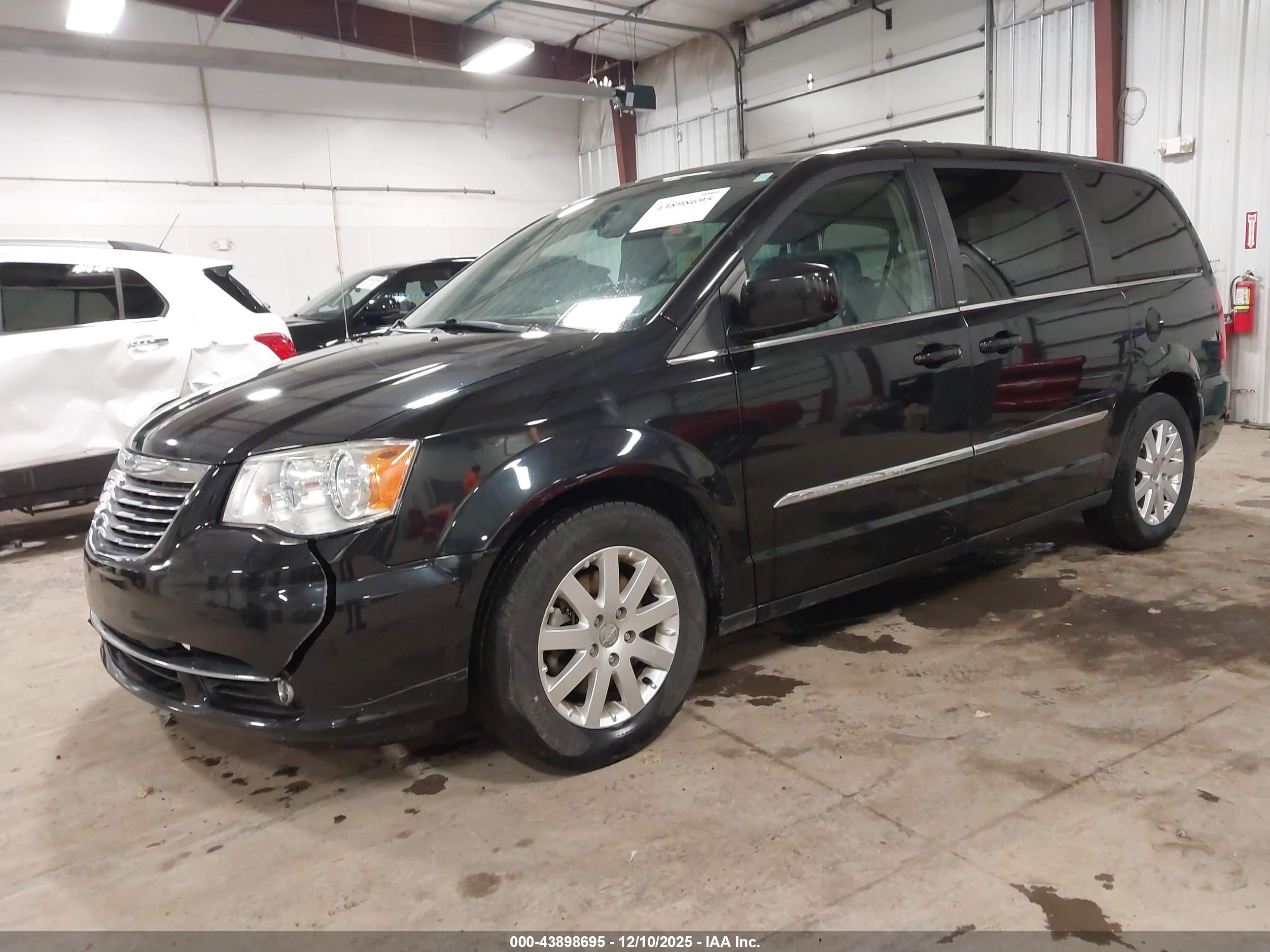 CHRYSLER TOWN image 2