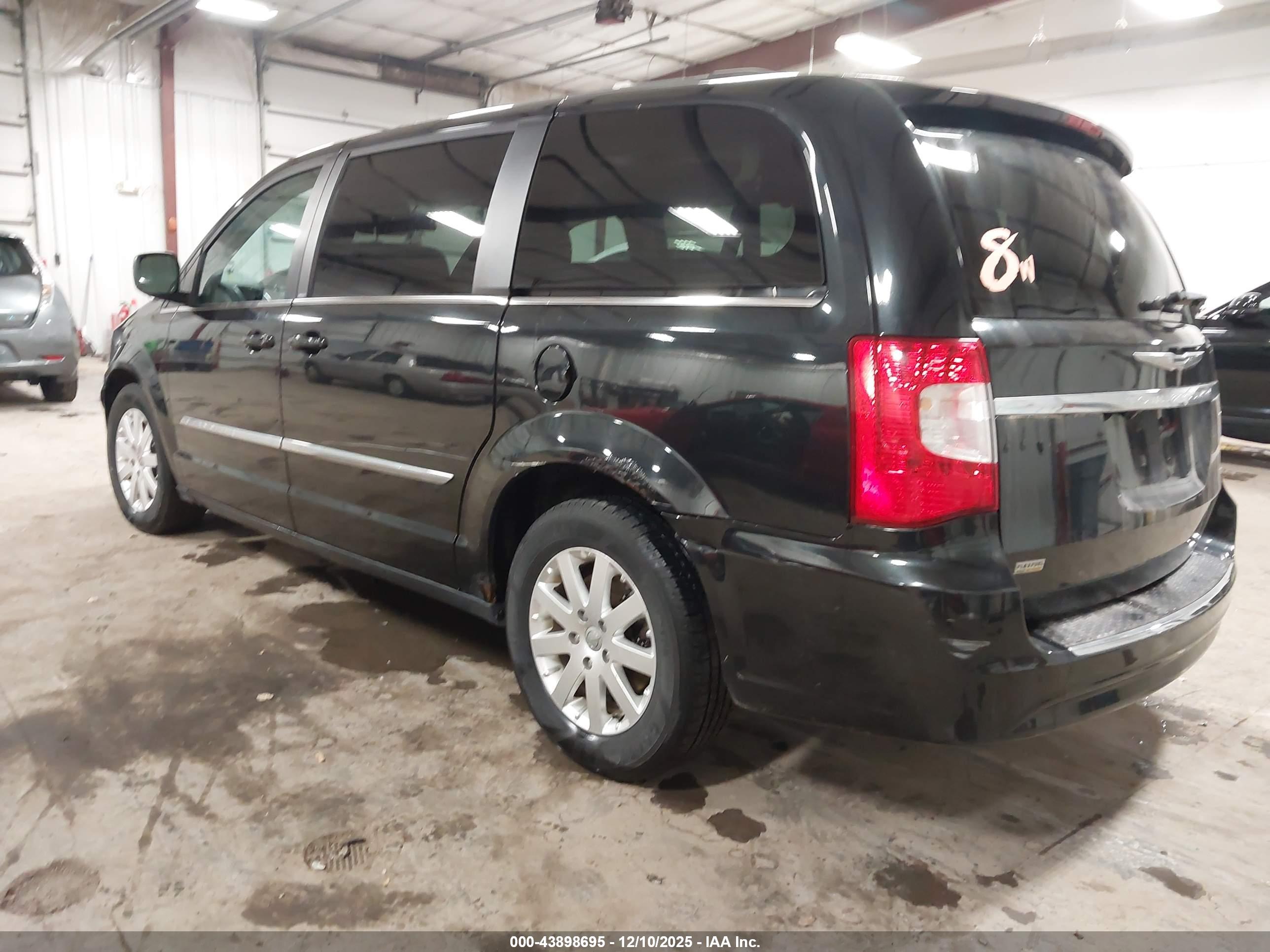 CHRYSLER TOWN image 3