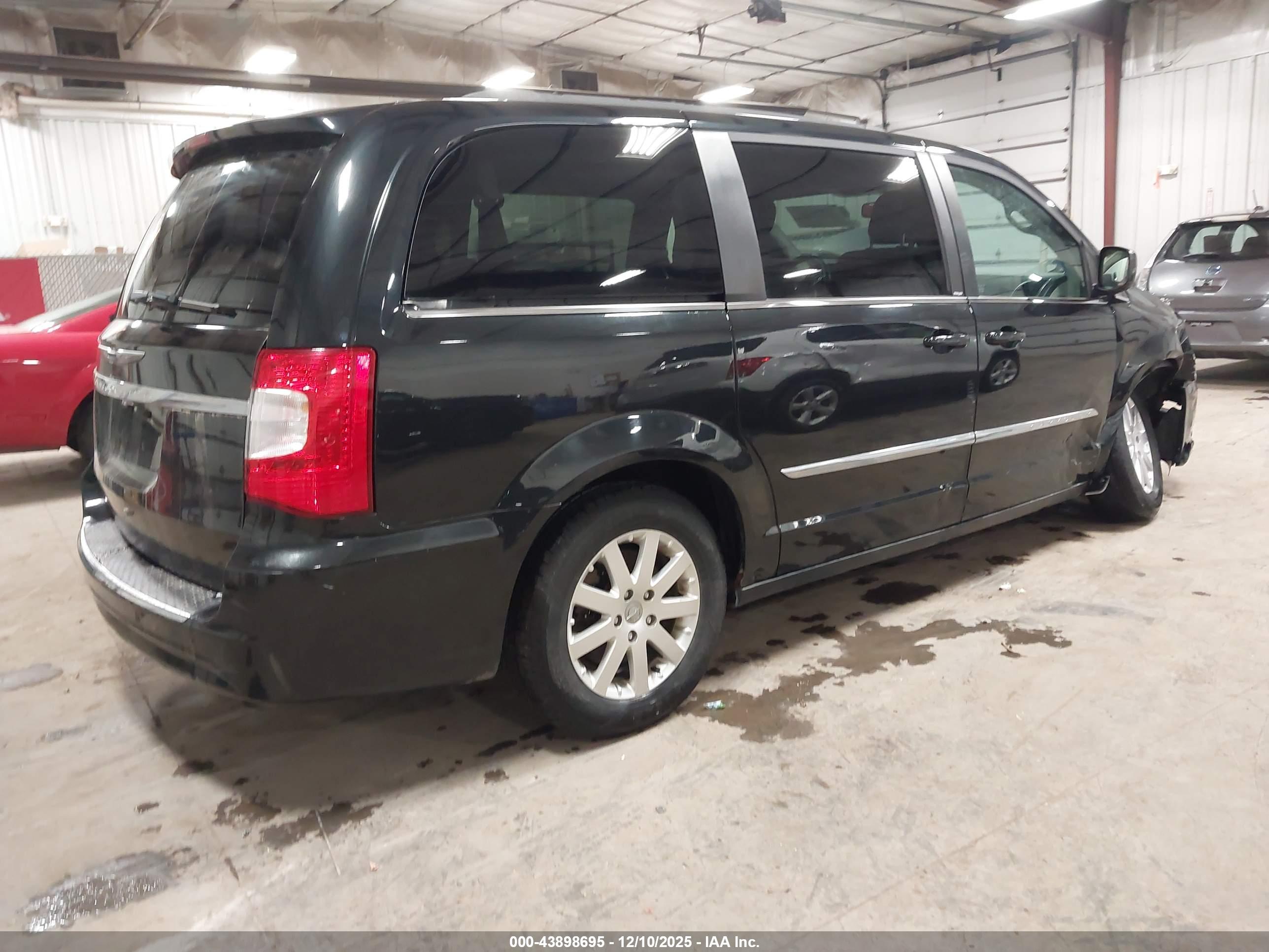 CHRYSLER TOWN image 4