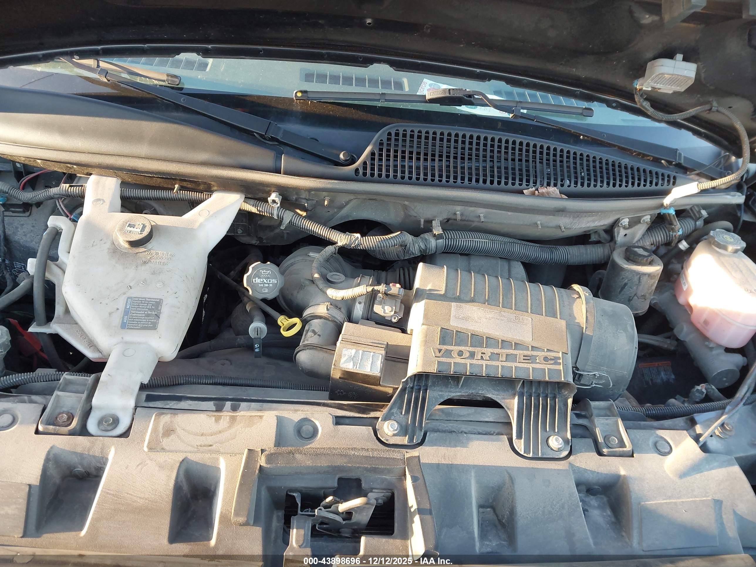 CHEVROLET EXPRESS image 10