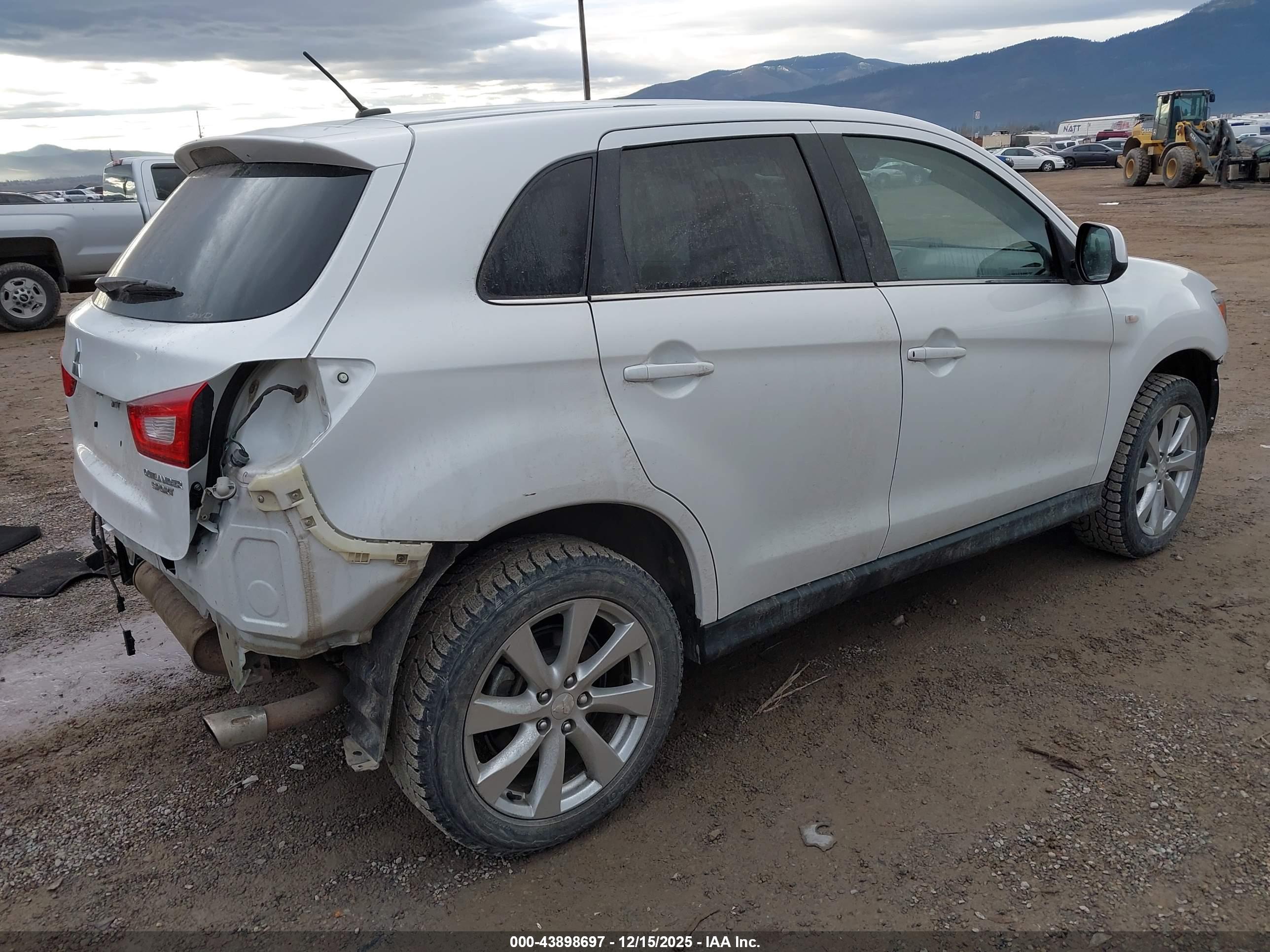 MITSUBISHI OUTLANDER image 4