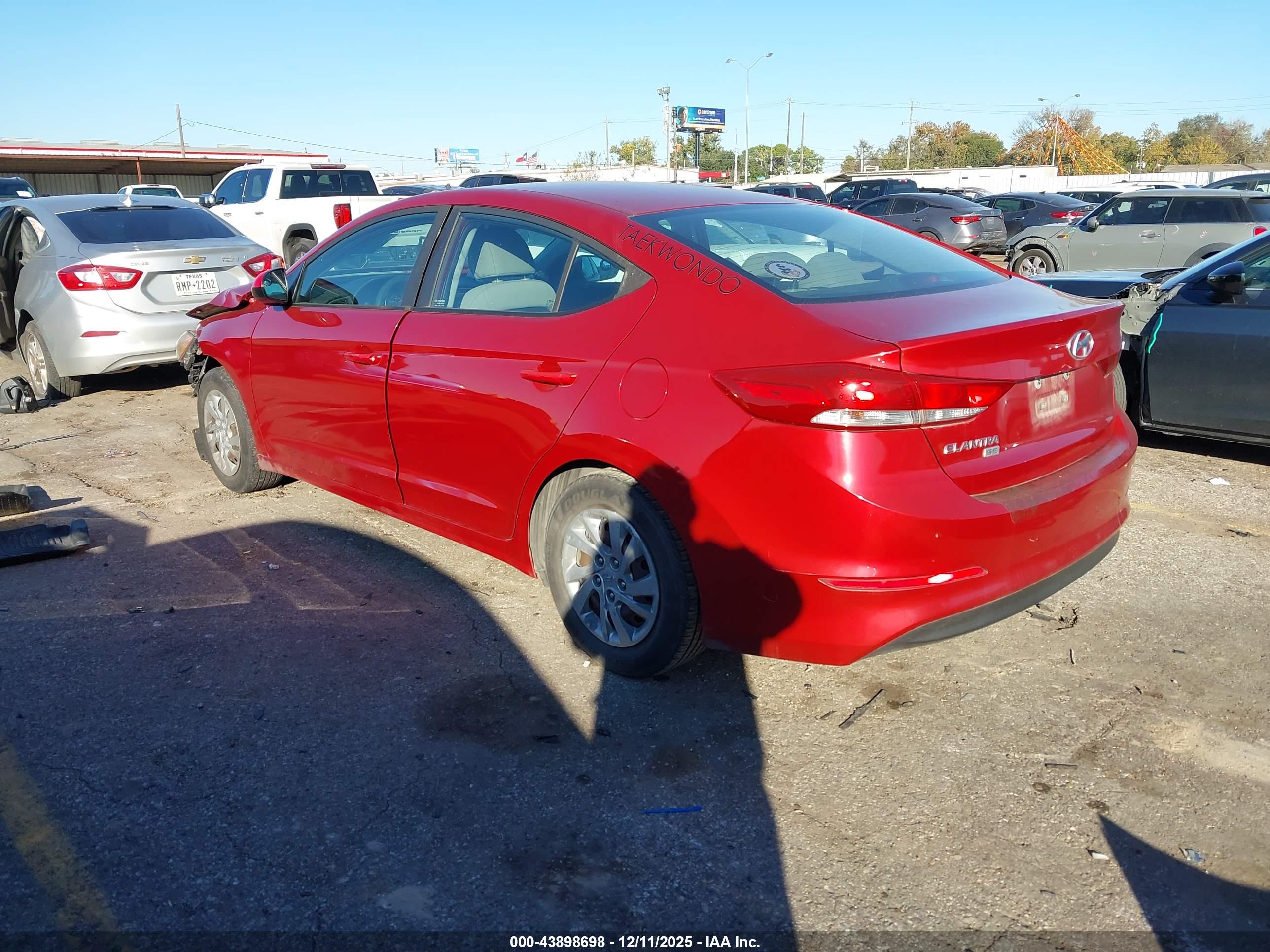 HYUNDAI ELANTRA image 3