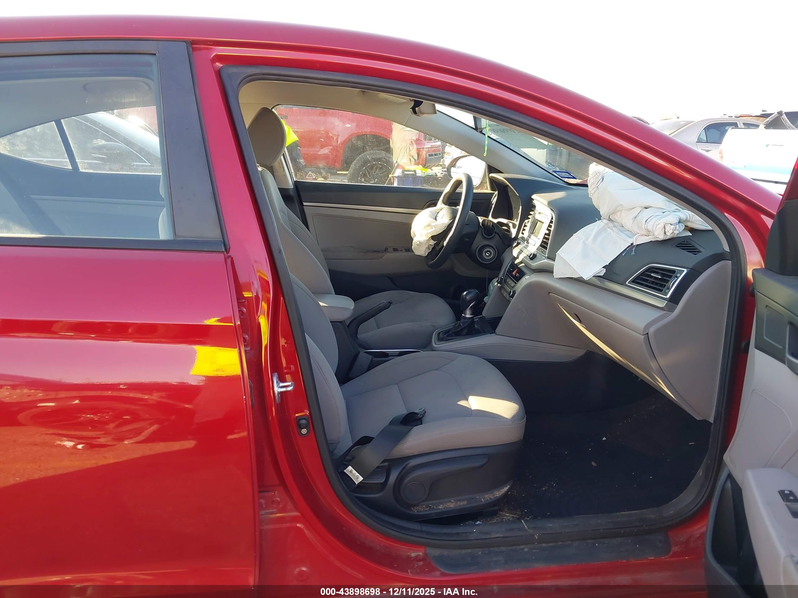 HYUNDAI ELANTRA image 5