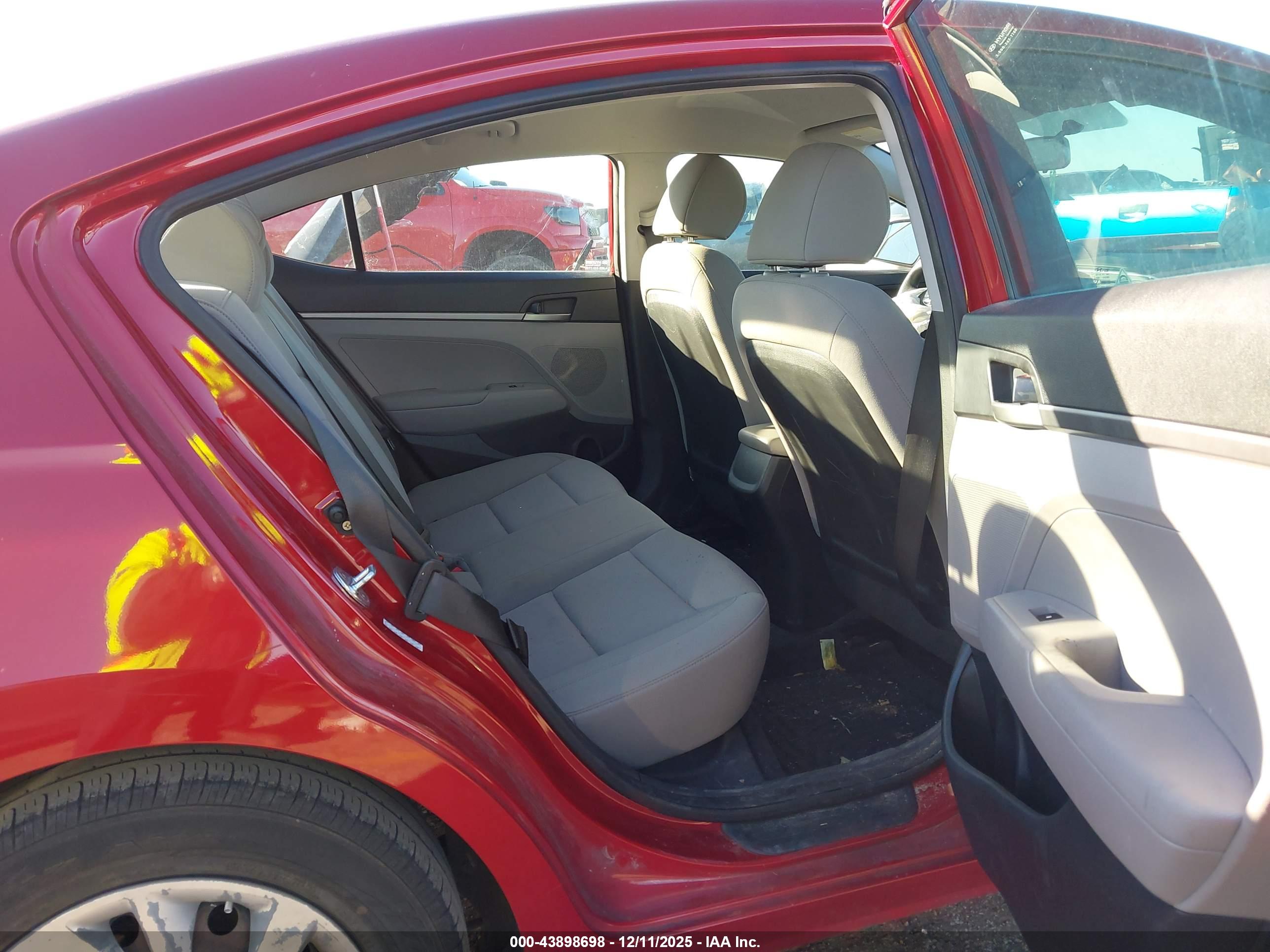 HYUNDAI ELANTRA image 8