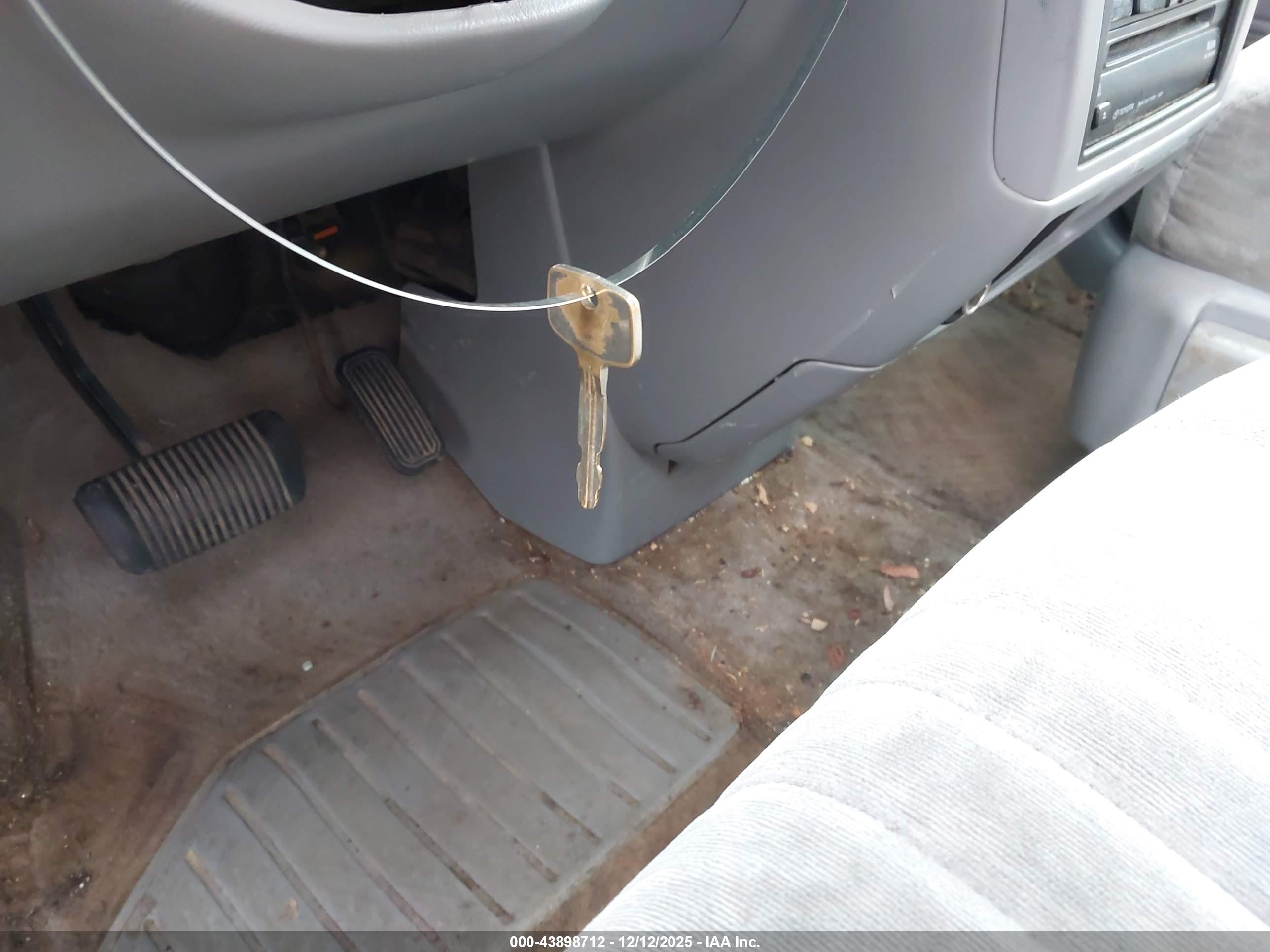 TOYOTA SIENNA image 11