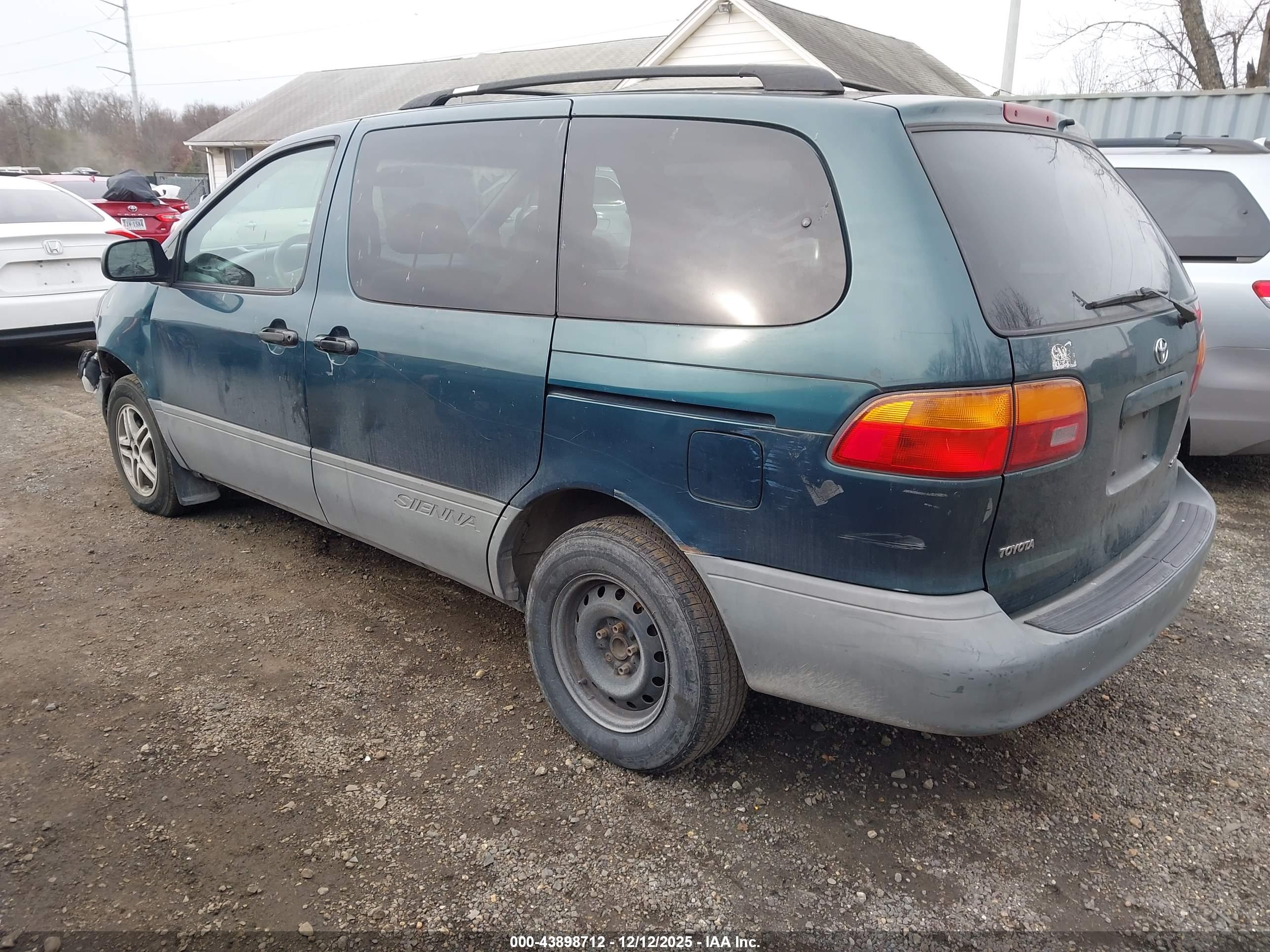TOYOTA SIENNA image 3
