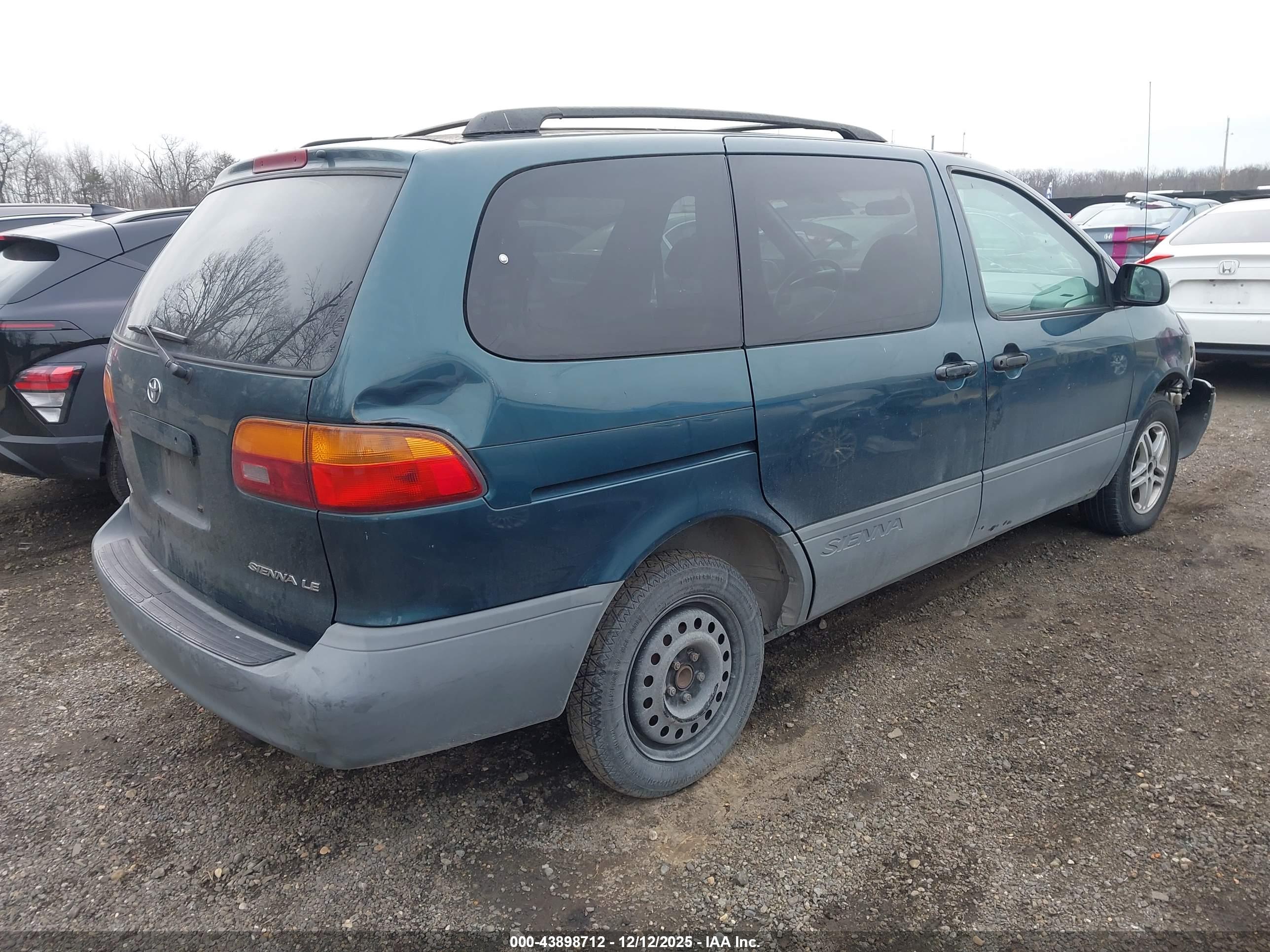 TOYOTA SIENNA image 4