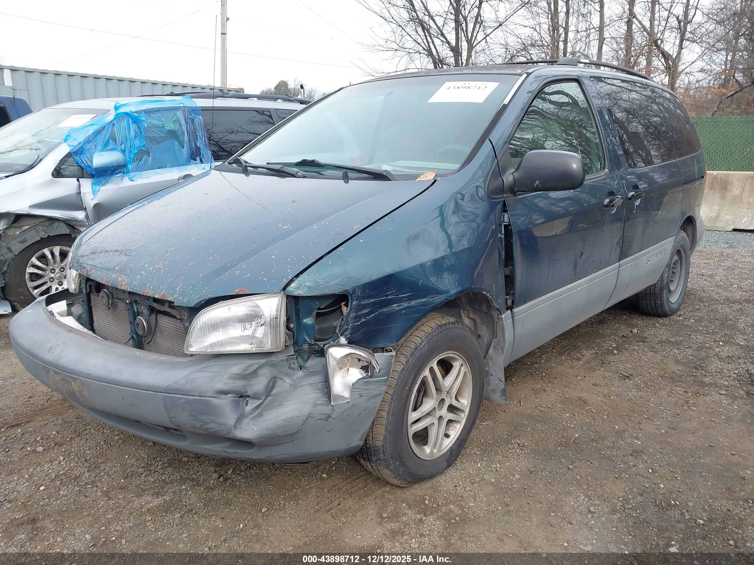 TOYOTA SIENNA image 6