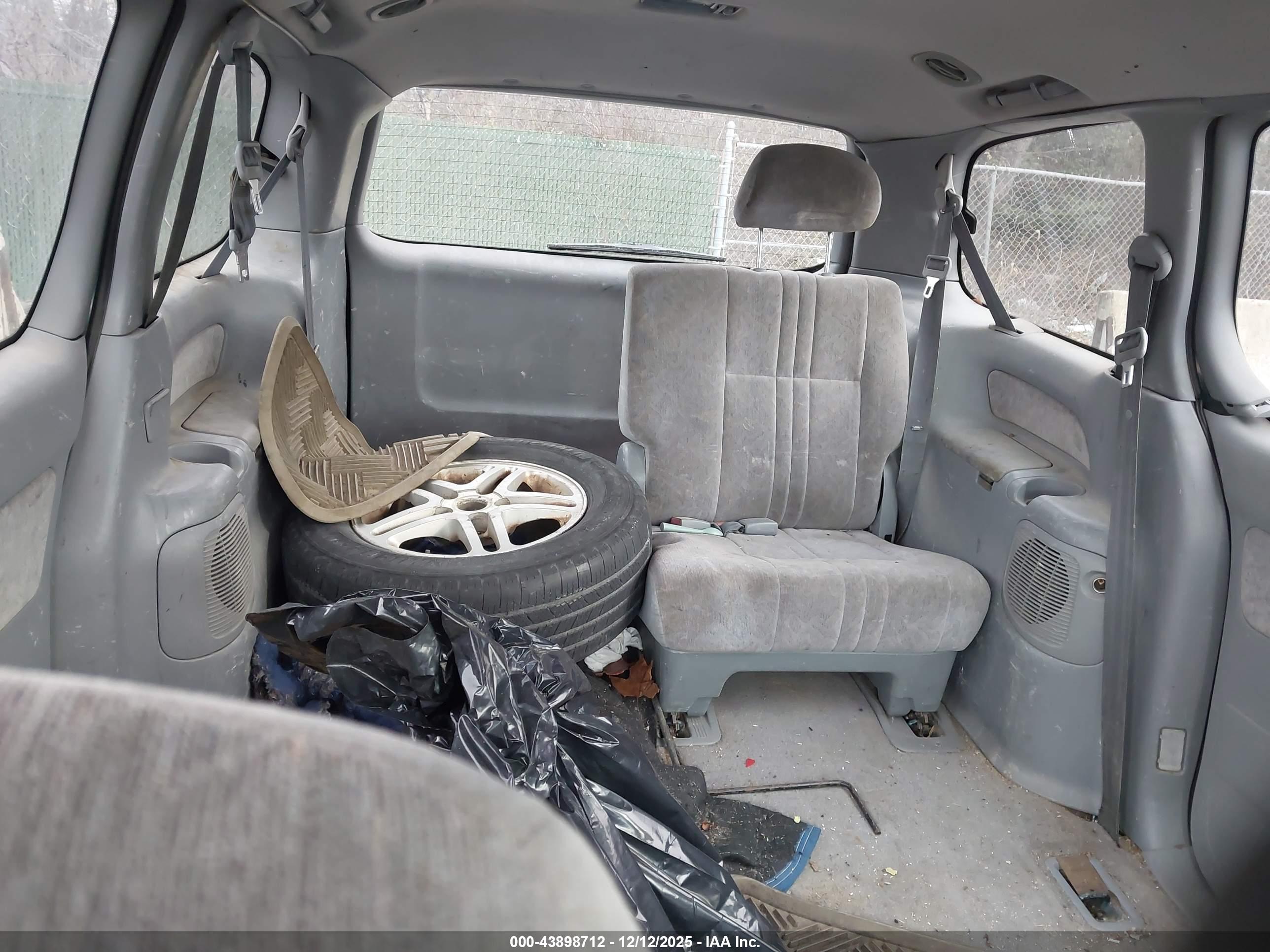 TOYOTA SIENNA image 8