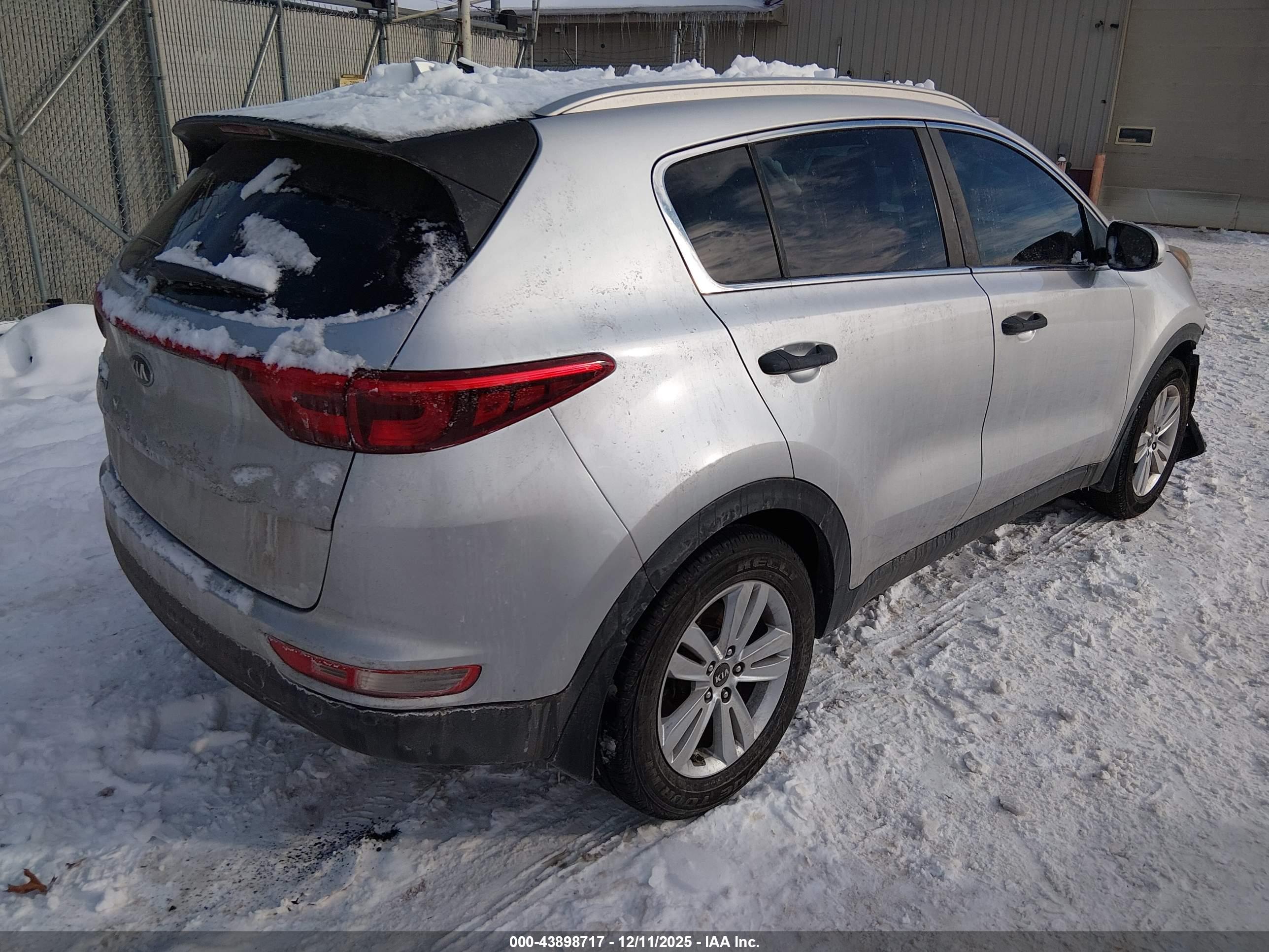 KIA SPORTAGE image 4