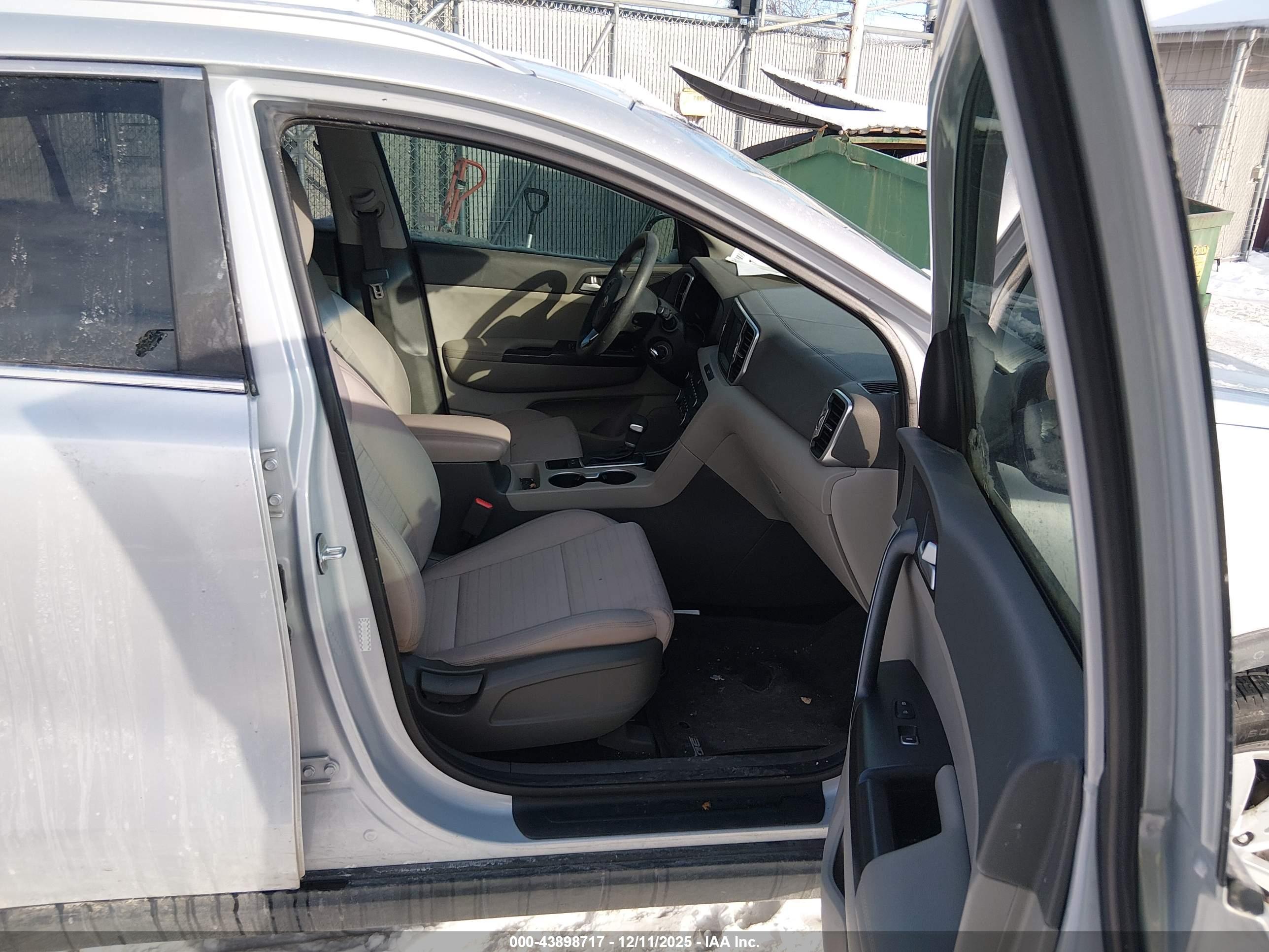 KIA SPORTAGE image 5