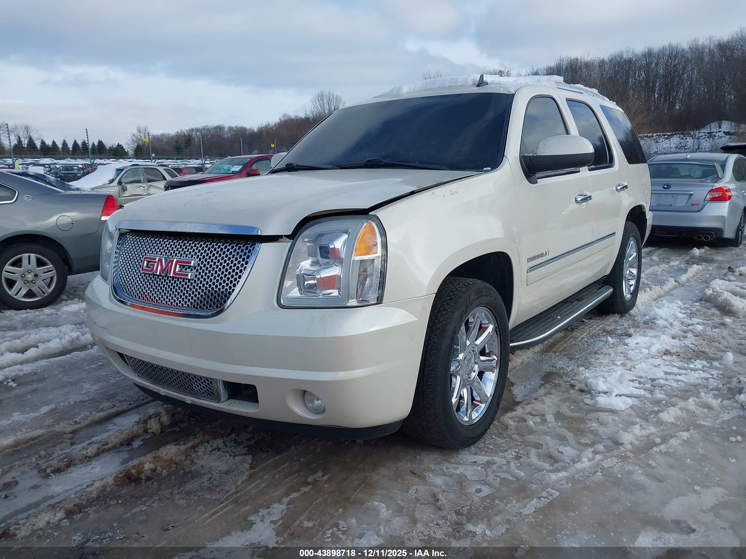 GMC YUKON image 2