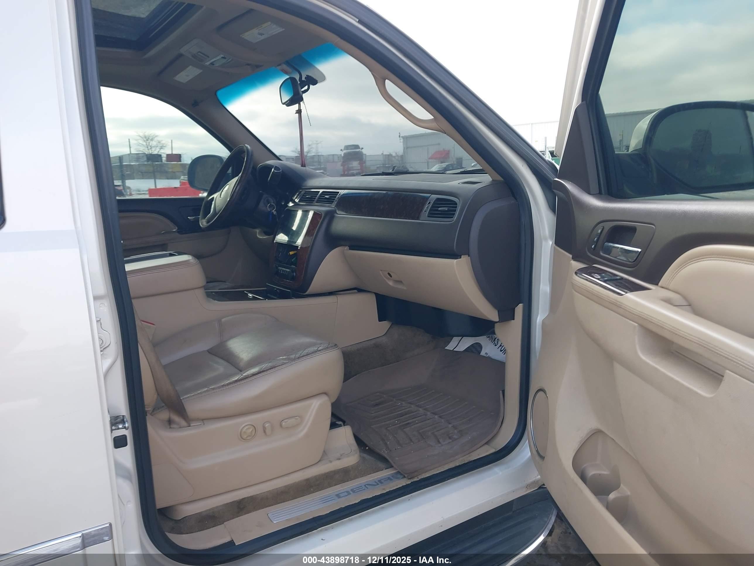 GMC YUKON image 5