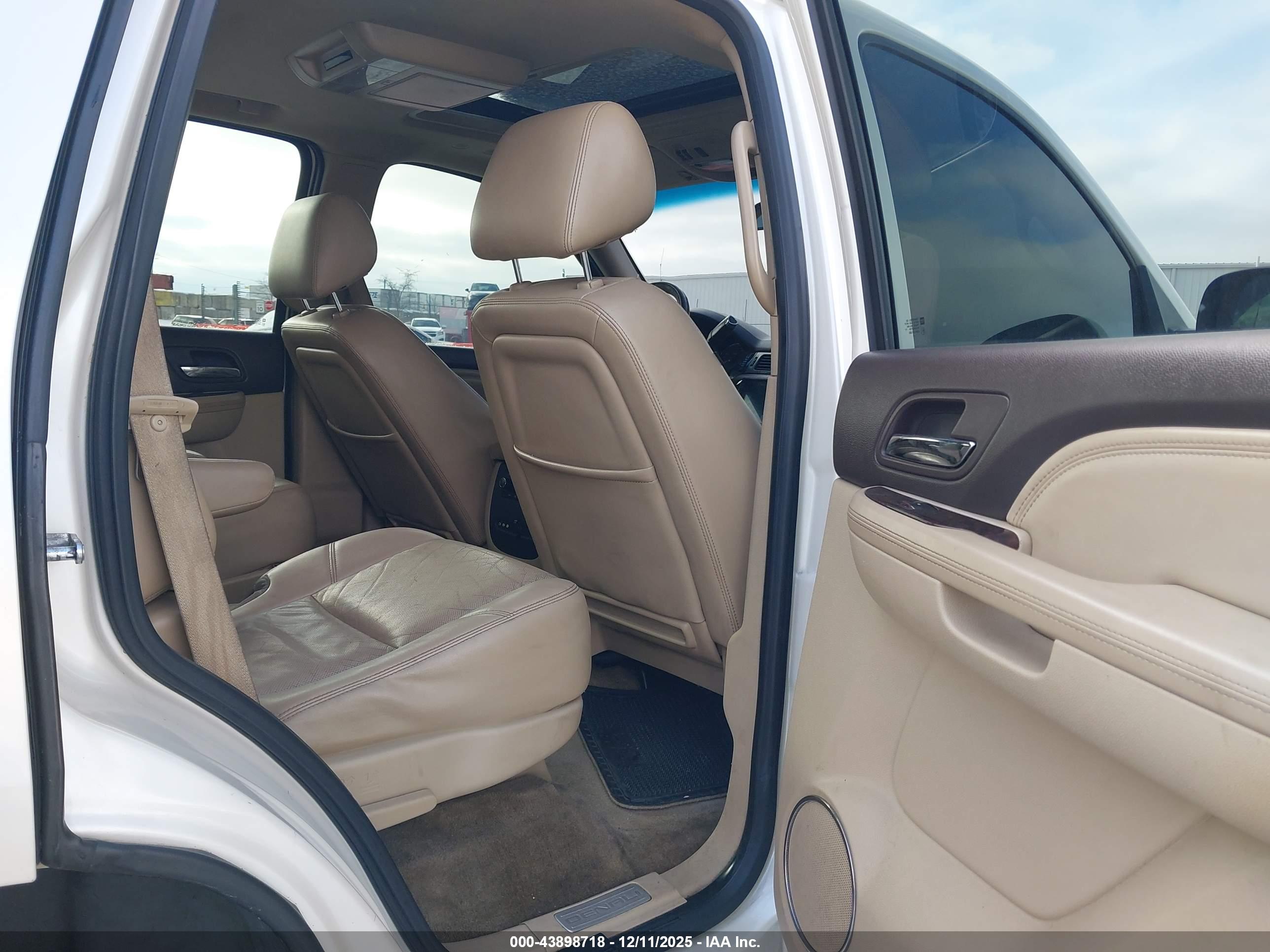 GMC YUKON image 8