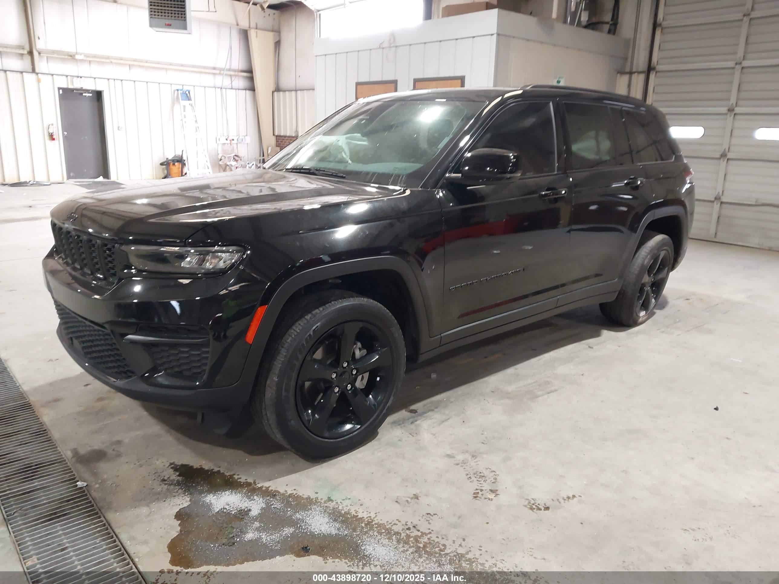 JEEP GRAND image 2