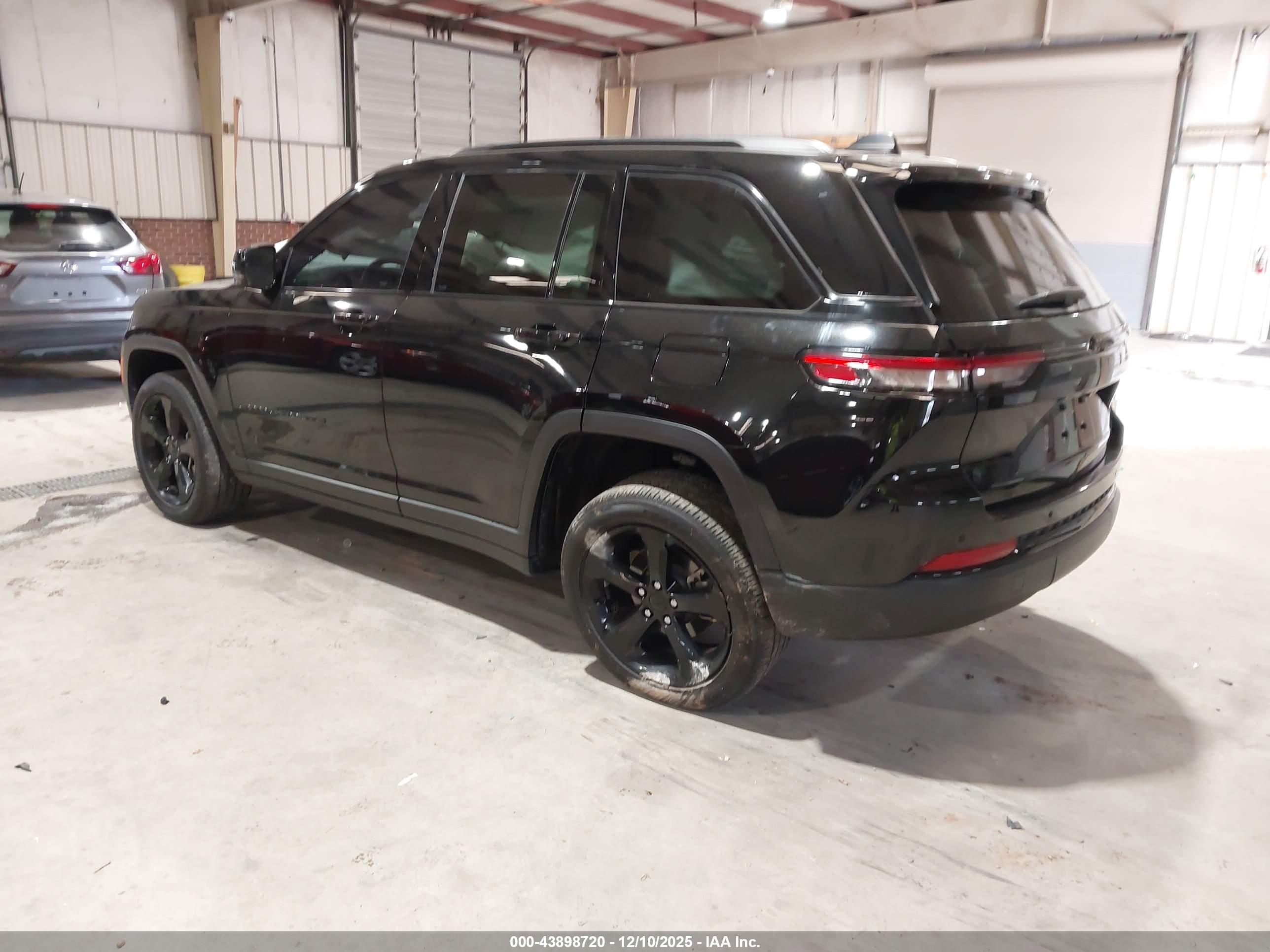 JEEP GRAND image 3