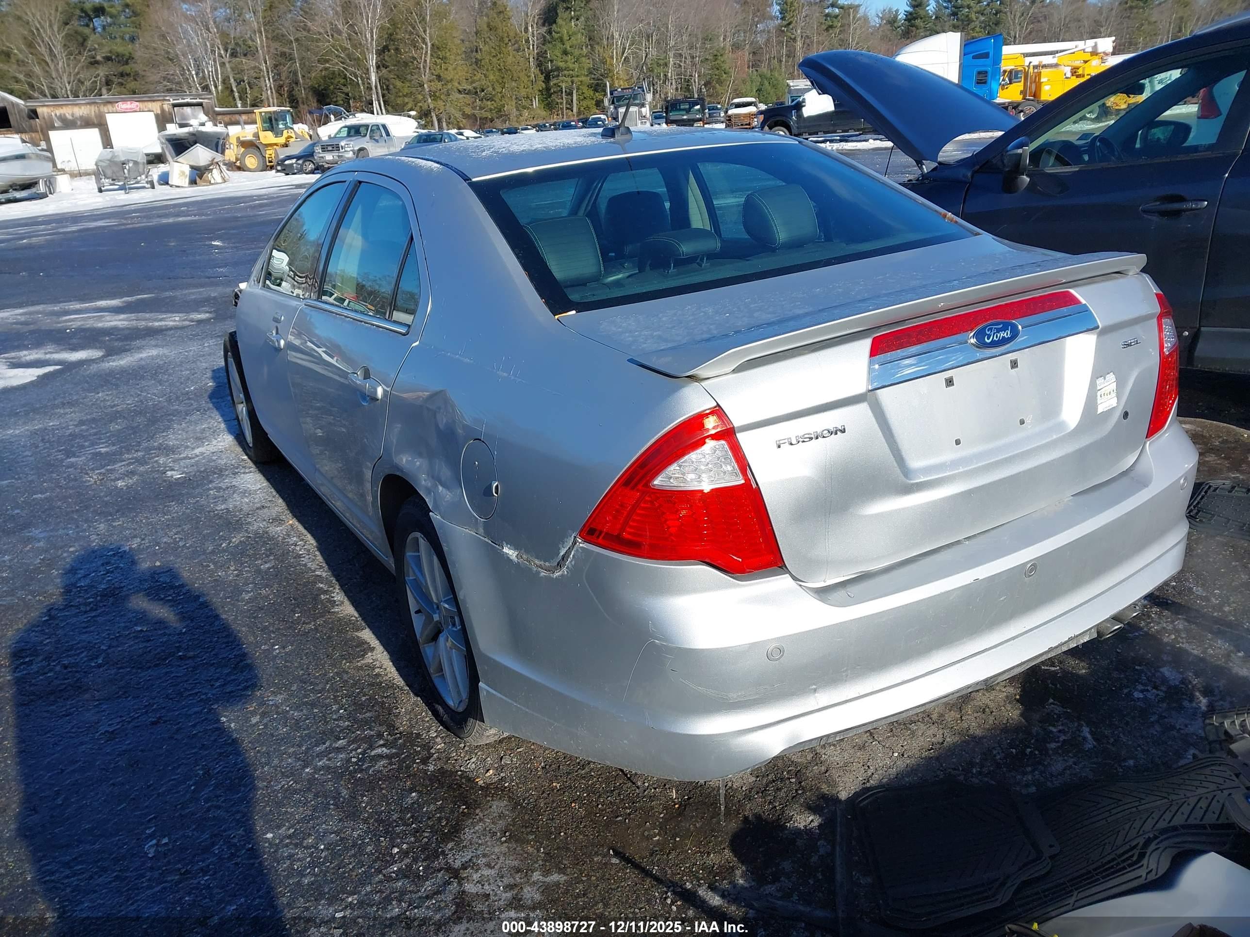 FORD FUSION image 3