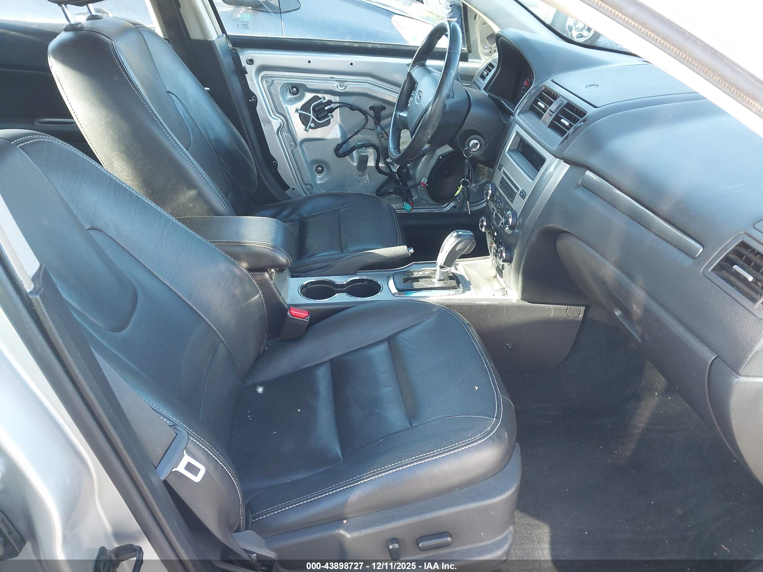 FORD FUSION image 5
