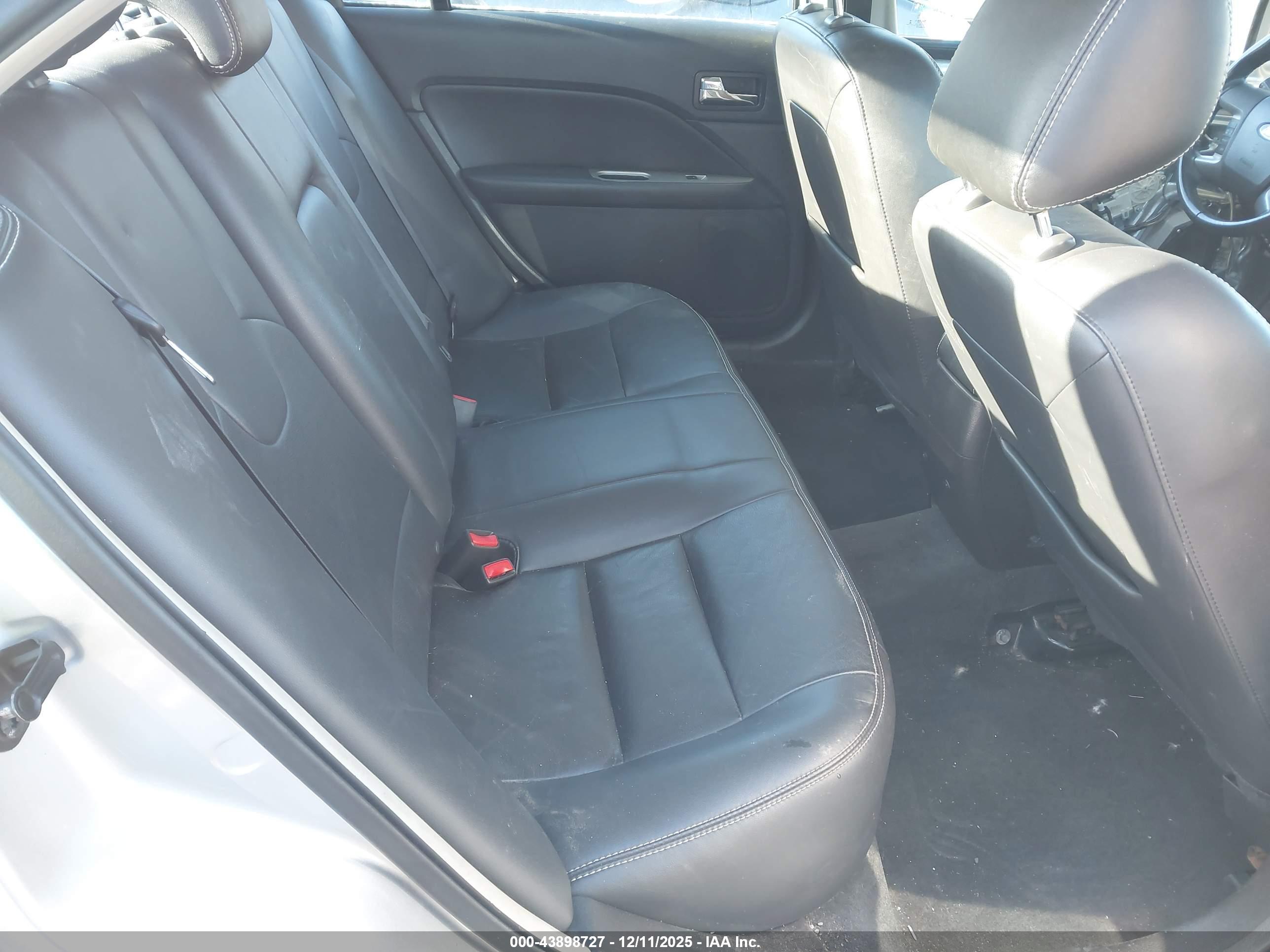 FORD FUSION image 8