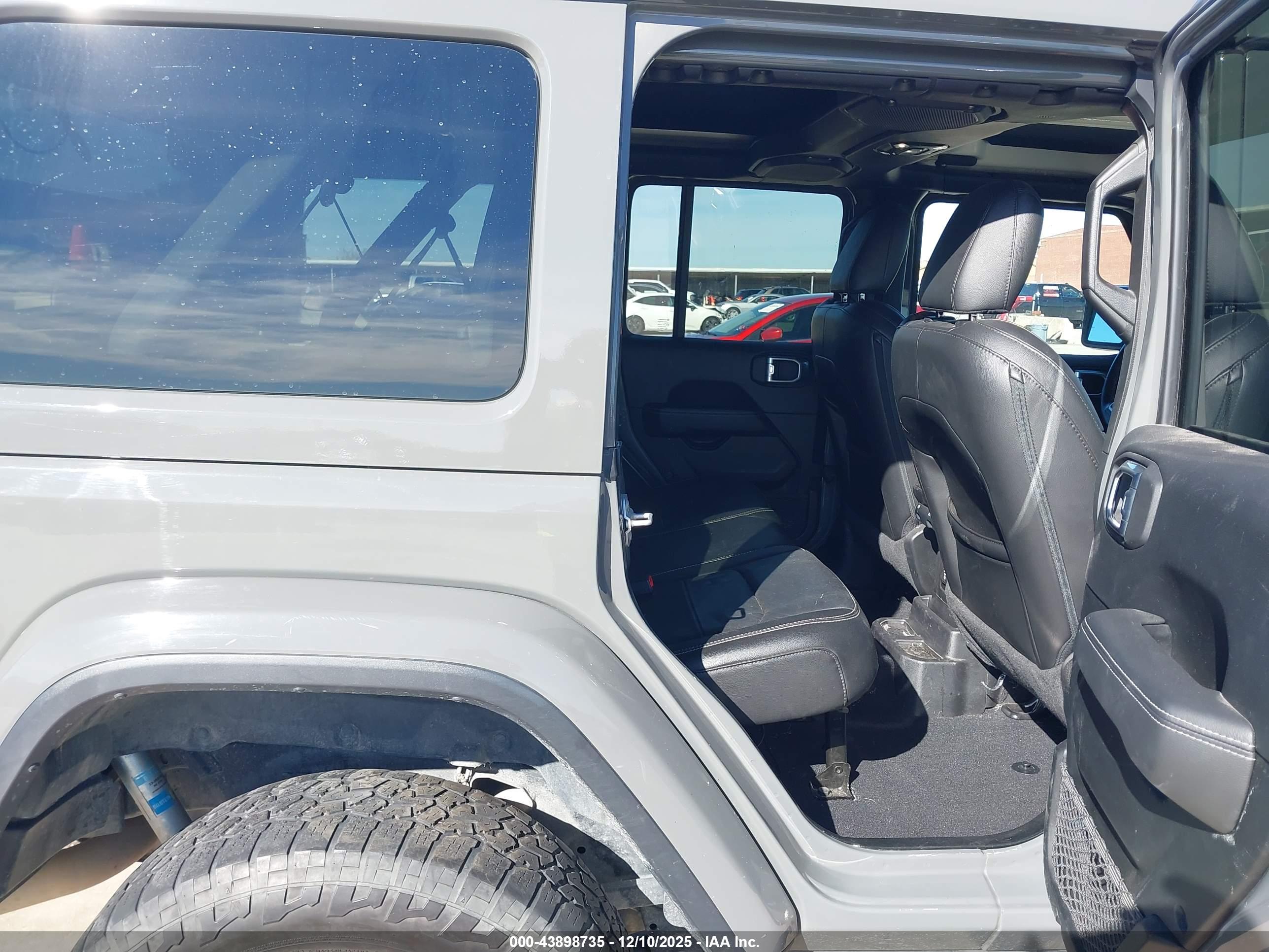 JEEP WRANGLER image 8