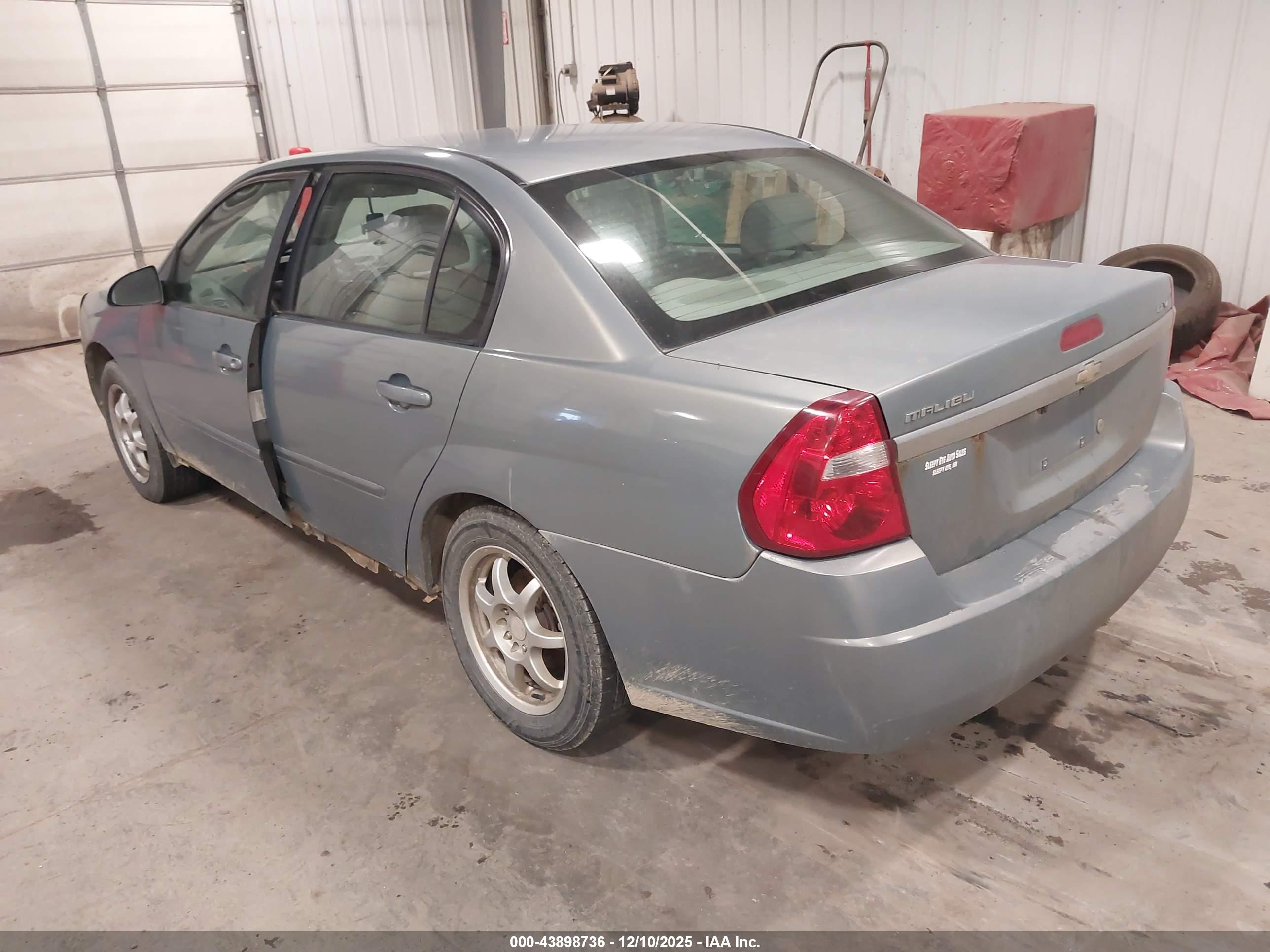 CHEVROLET MALIBU image 3