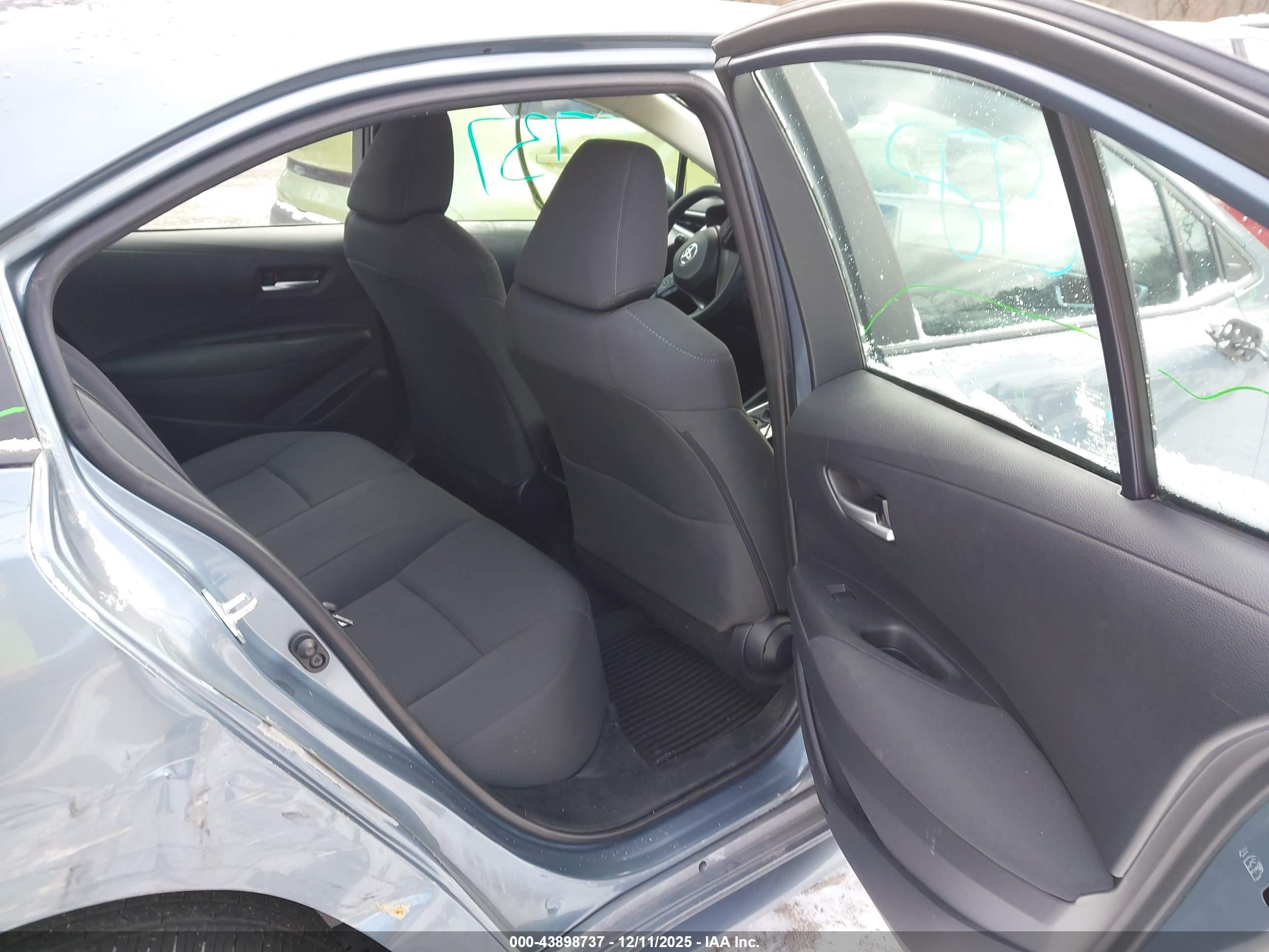 TOYOTA COROLLA image 8
