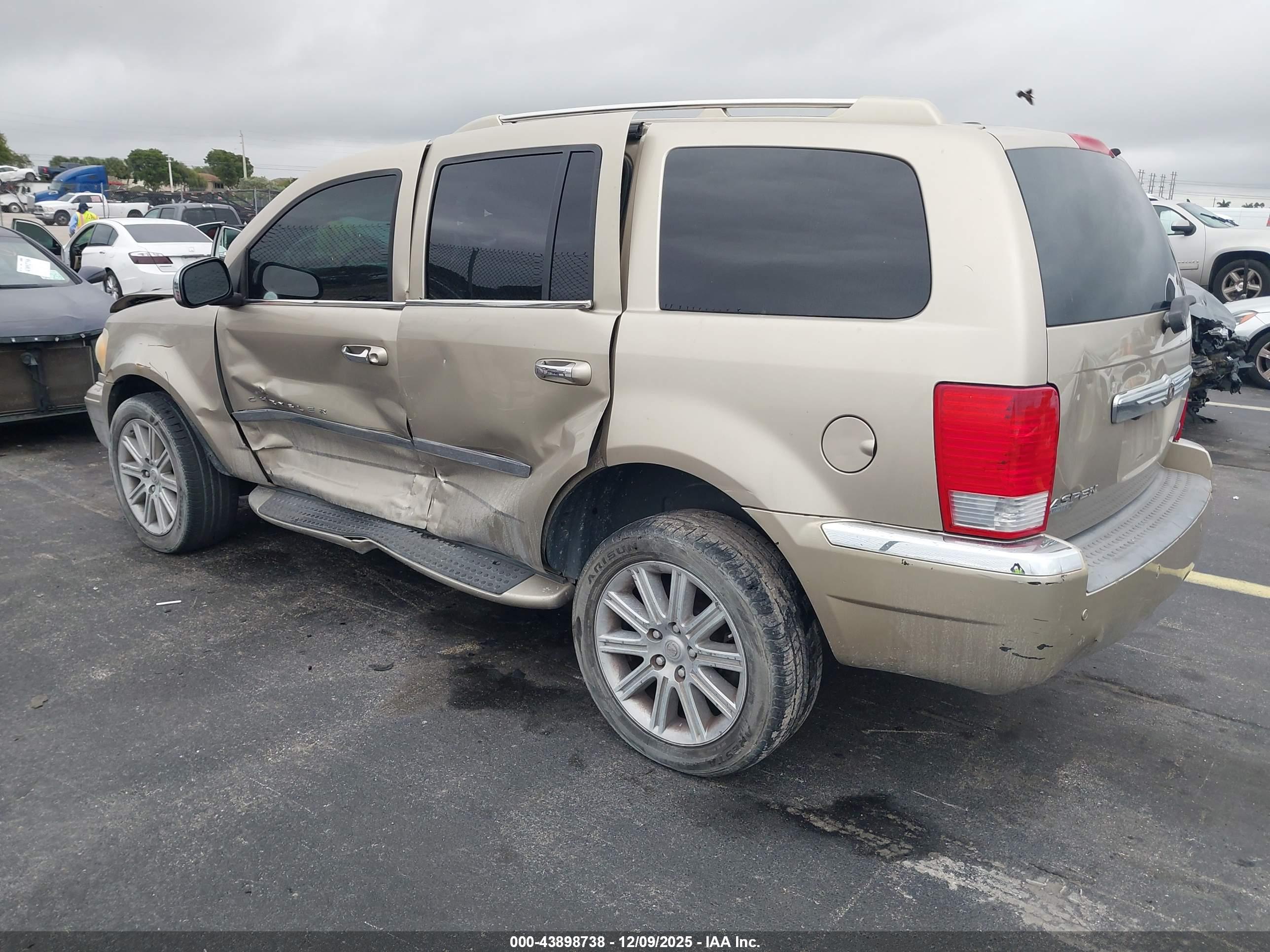 CHRYSLER ASPEN image 3