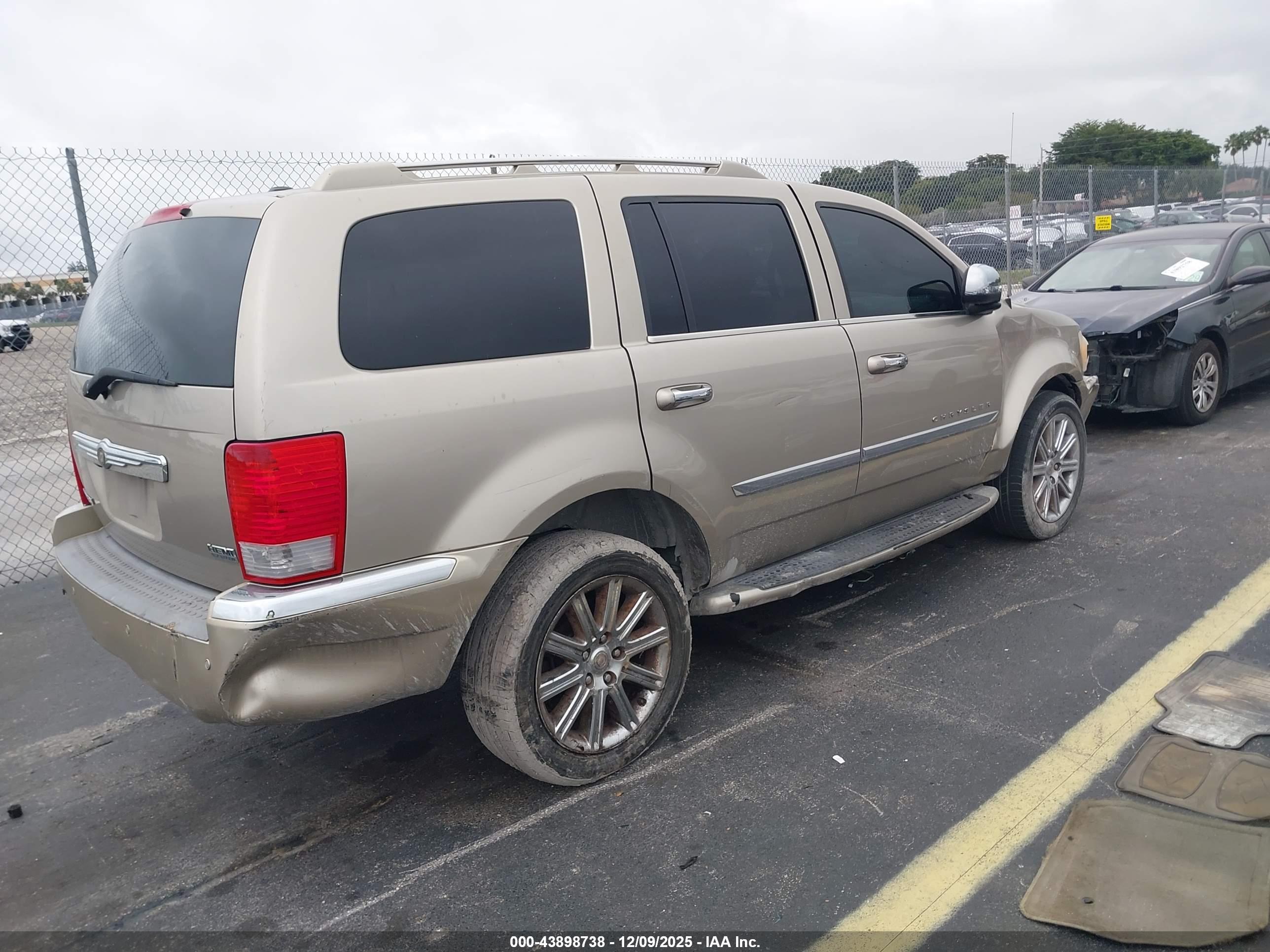 CHRYSLER ASPEN image 4