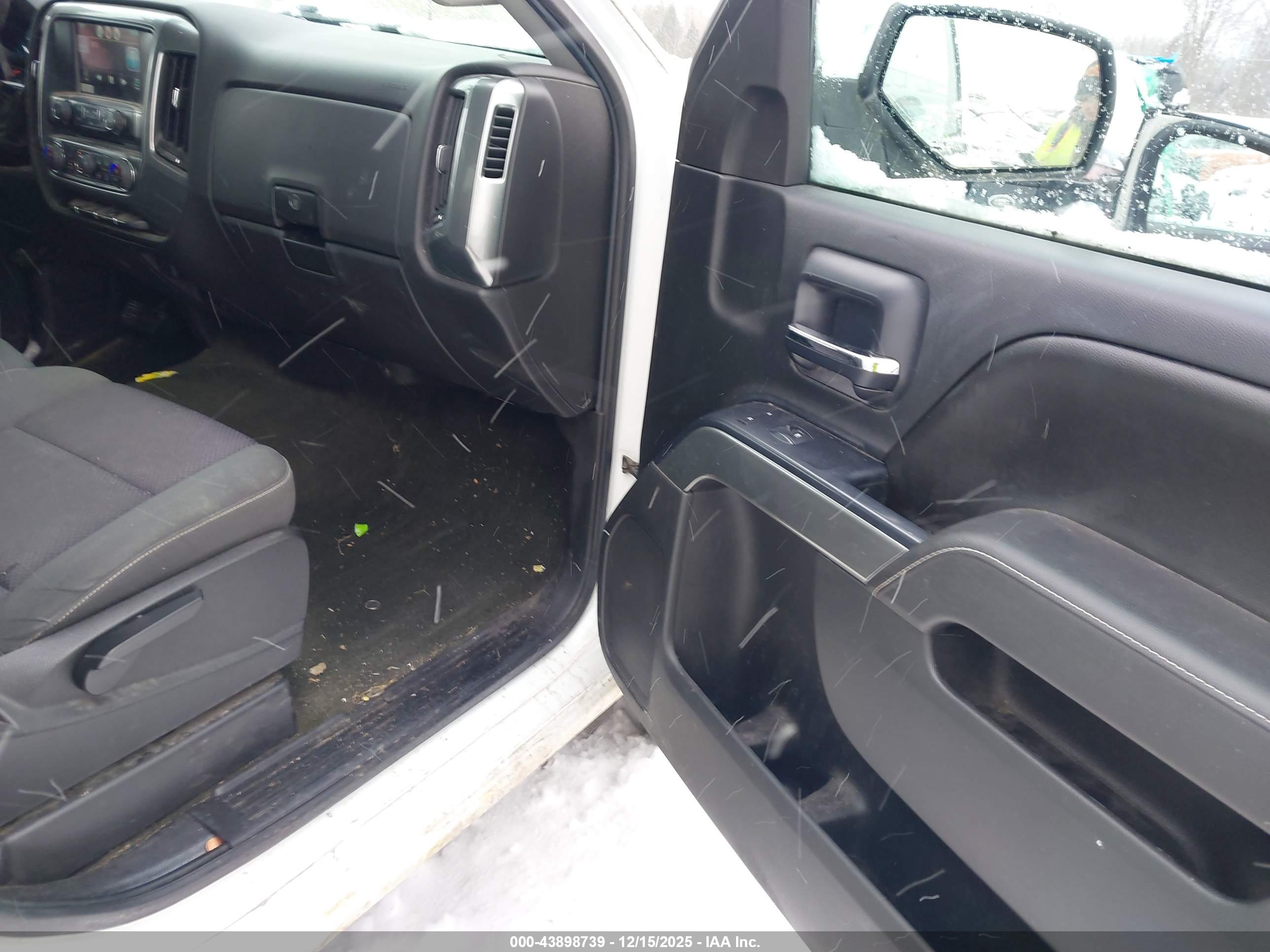 CHEVROLET SILVERADO image 5