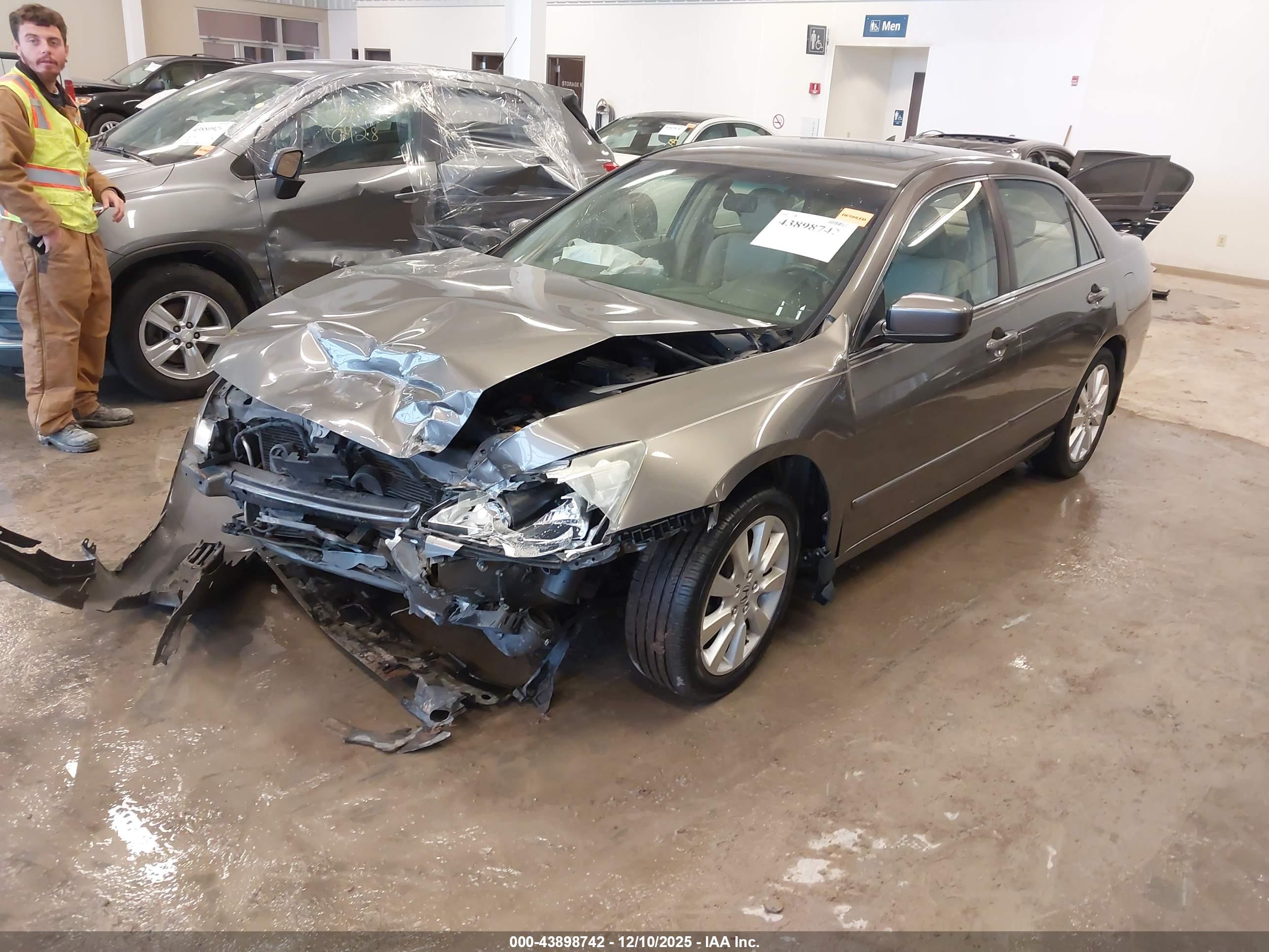 HONDA ACCORD image 2