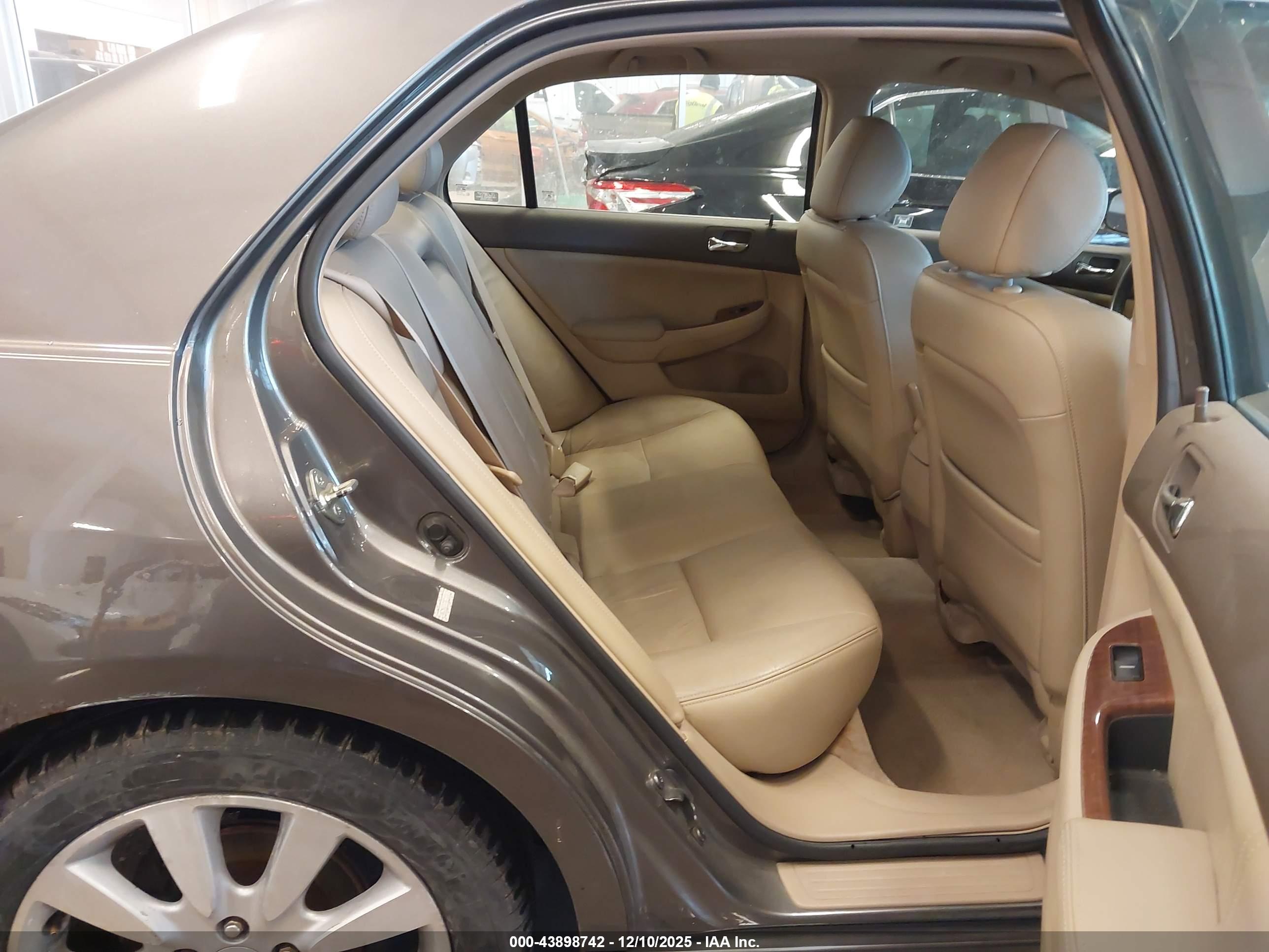 HONDA ACCORD image 8
