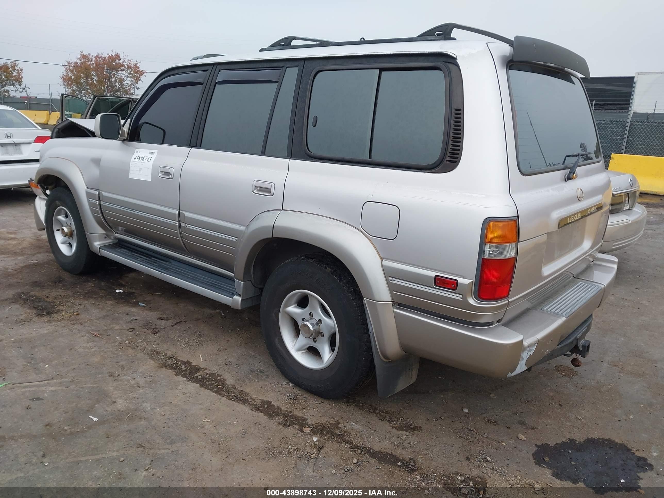 LEXUS LX image 3
