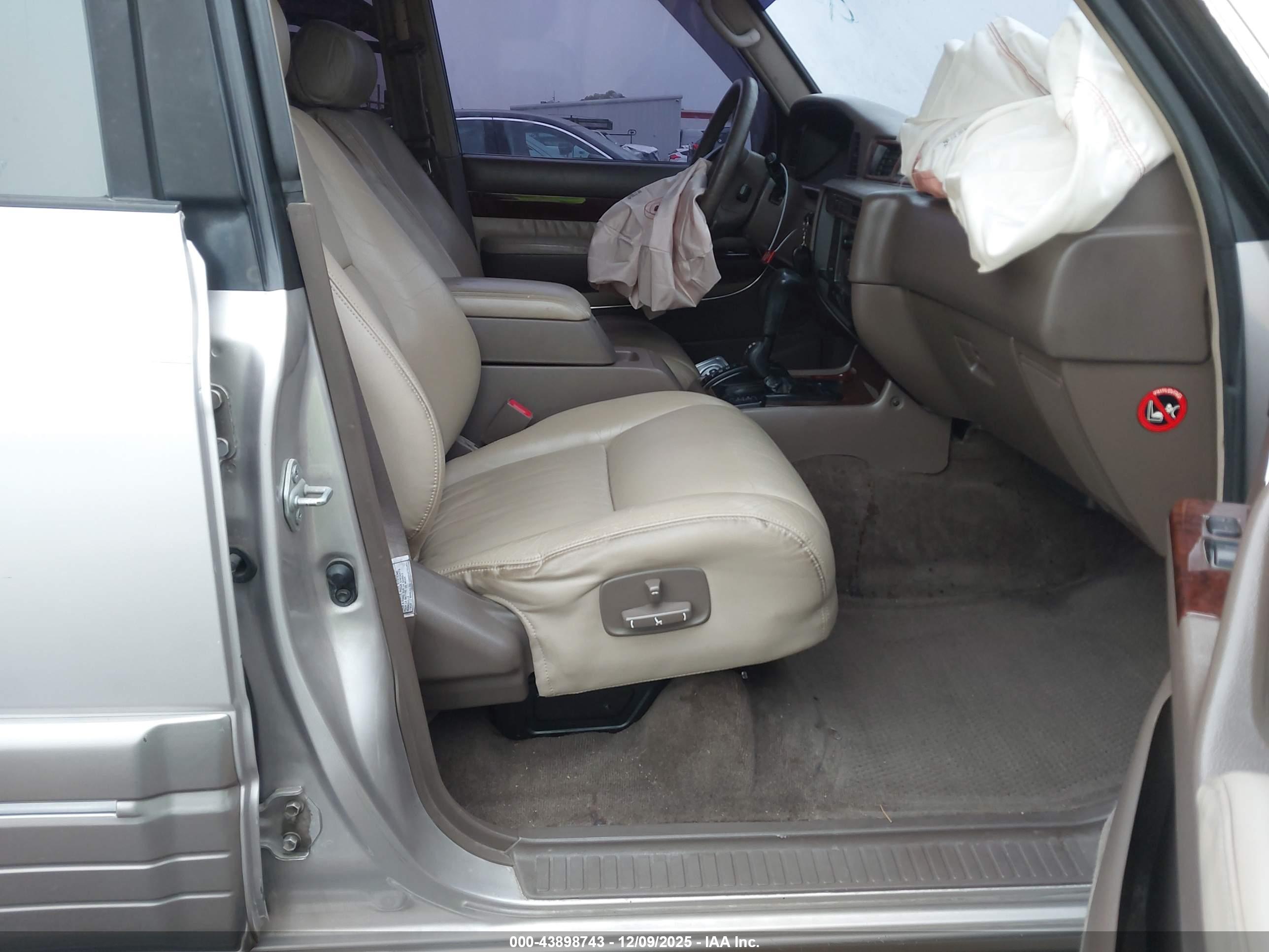 LEXUS LX image 5