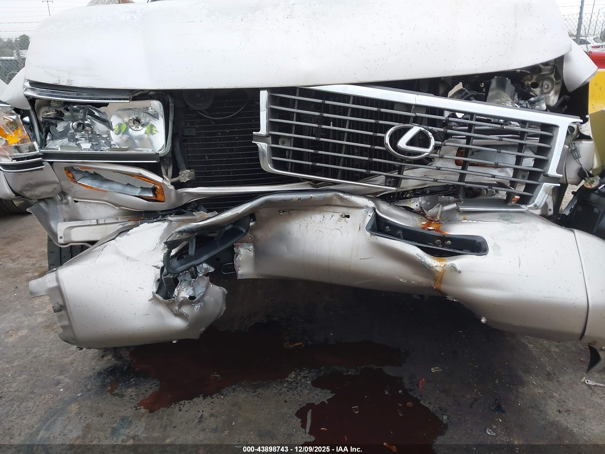 LEXUS LX image 6