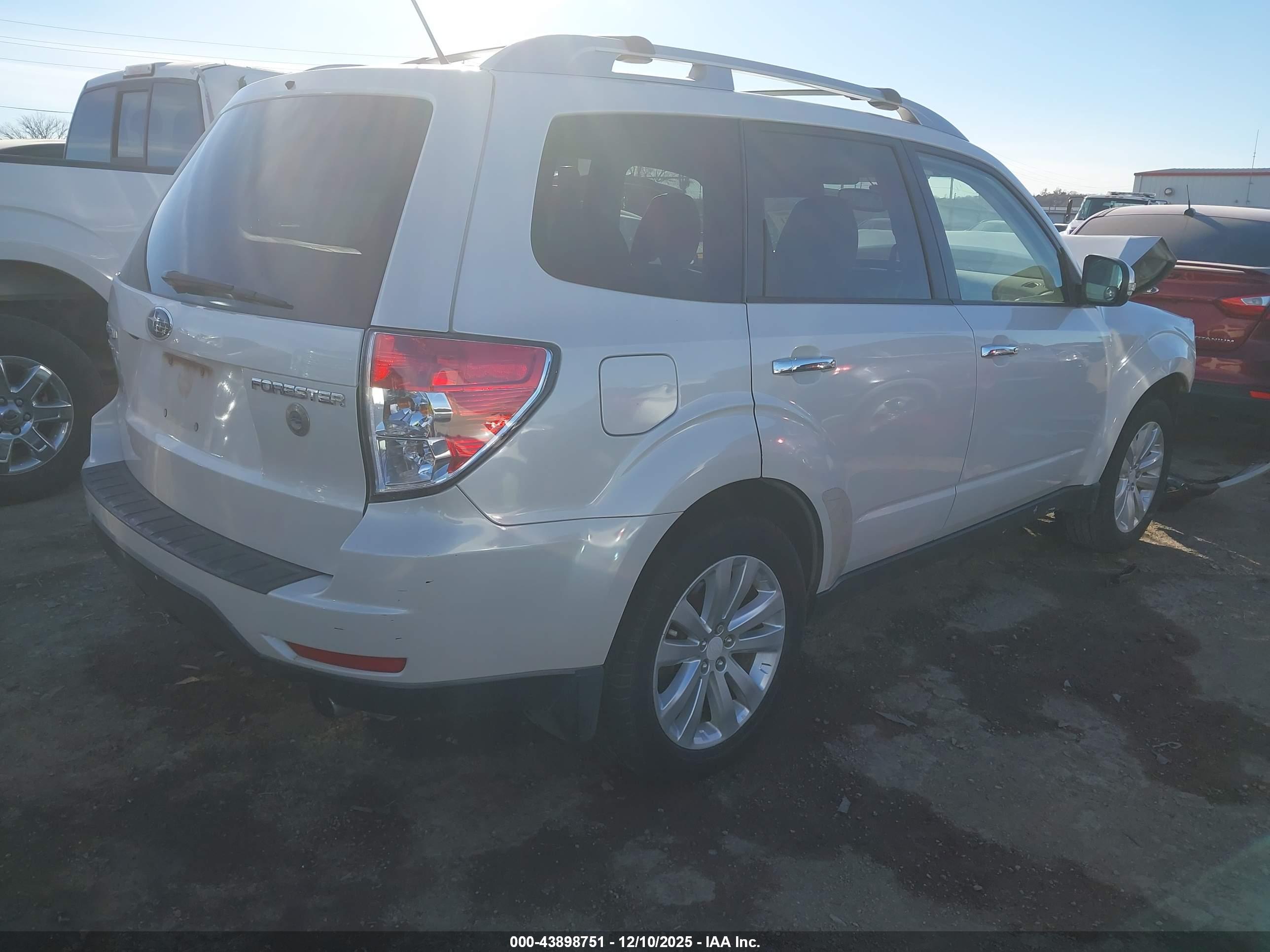 SUBARU FORESTER image 4
