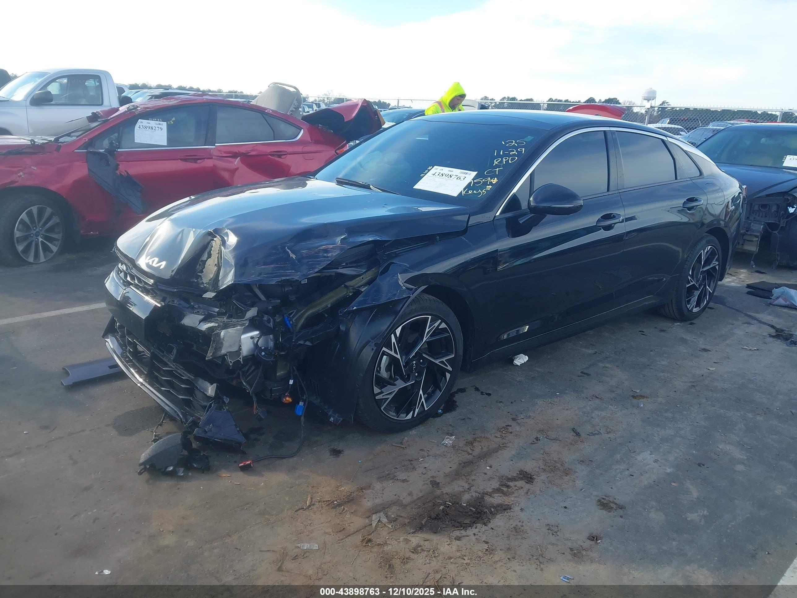 KIA K5 image 2